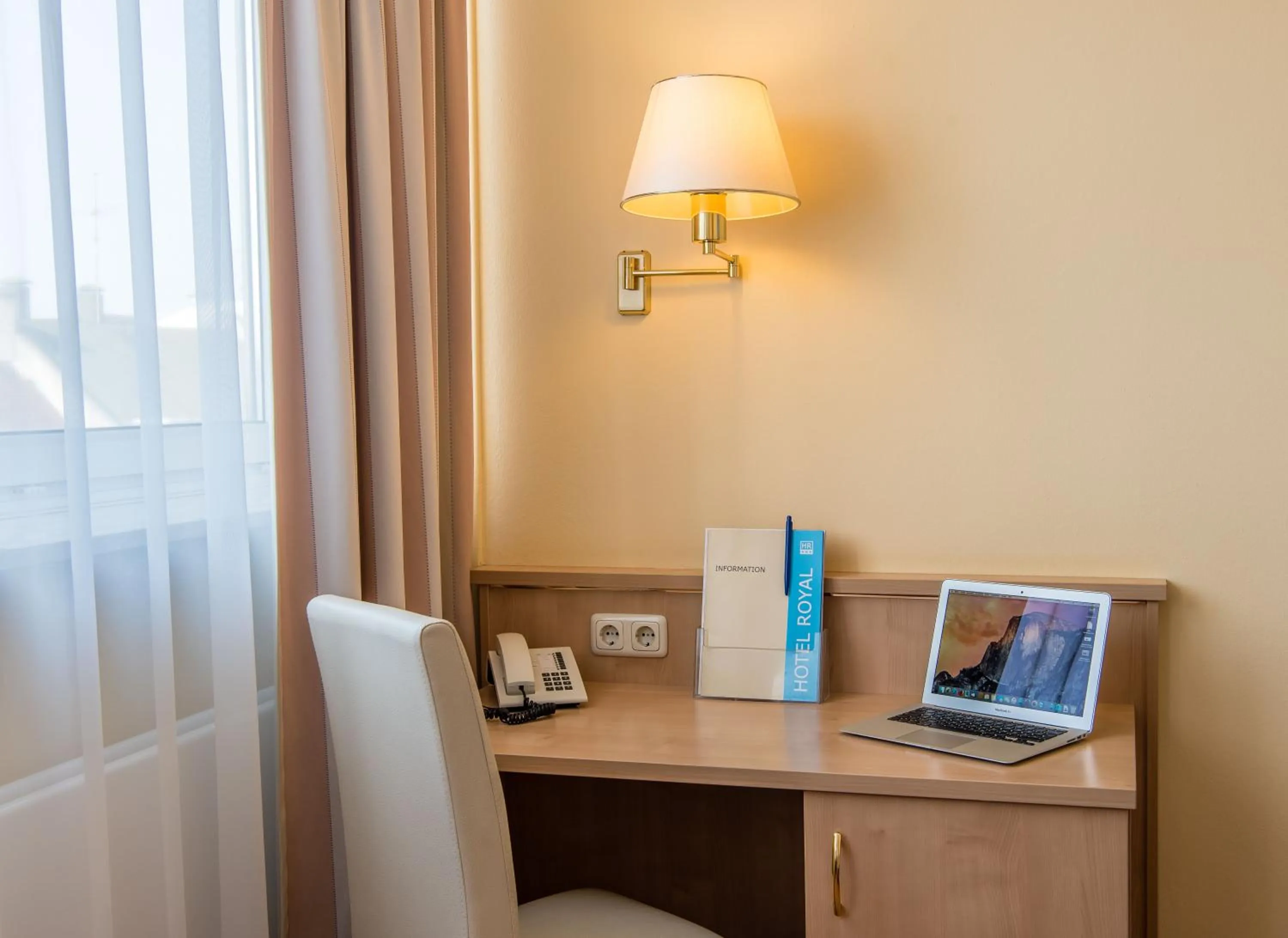 Twin Room in Hotel Royal