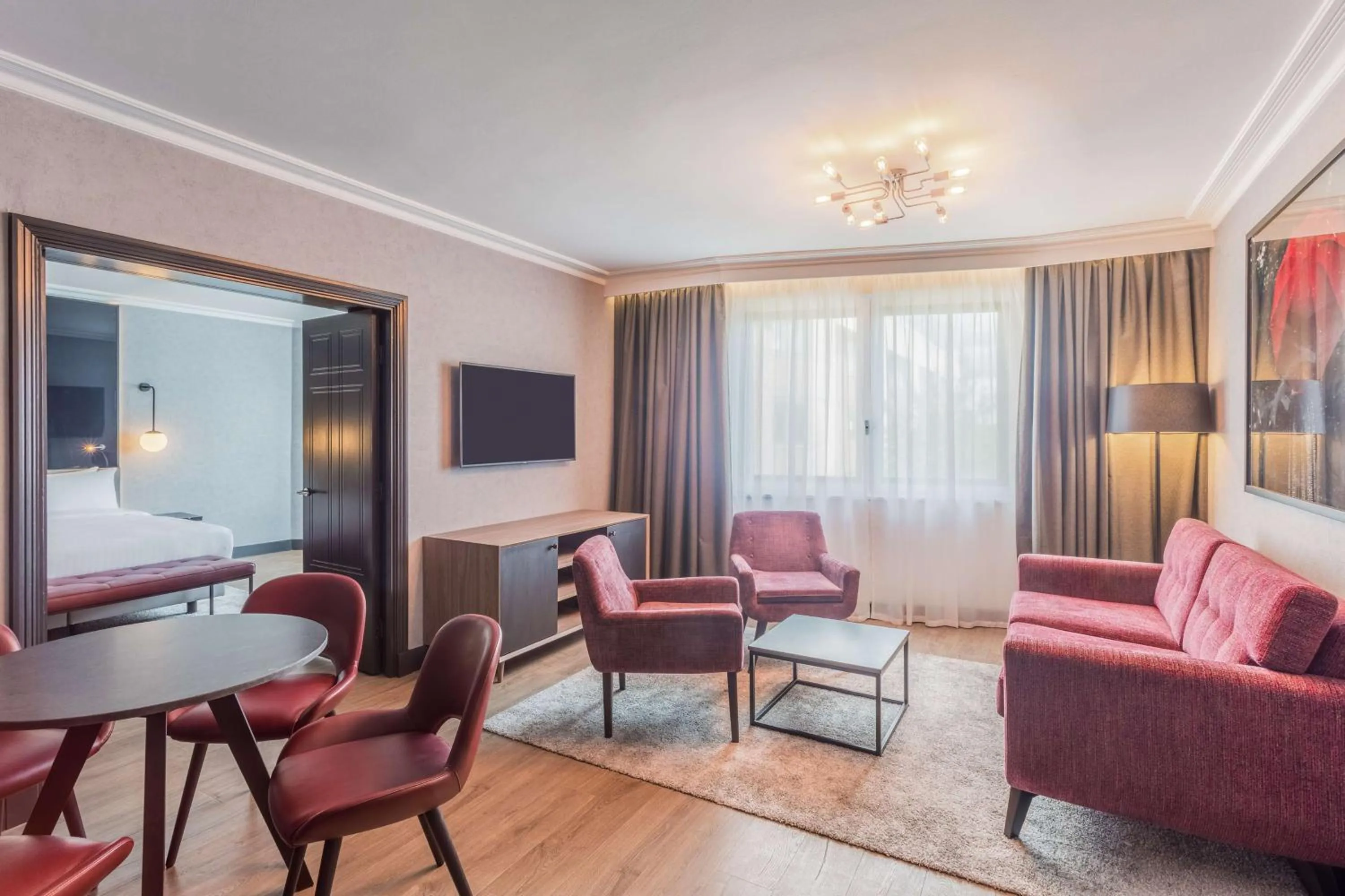 Executive Suite - Lounge Access in Radisson RED London Heathrow