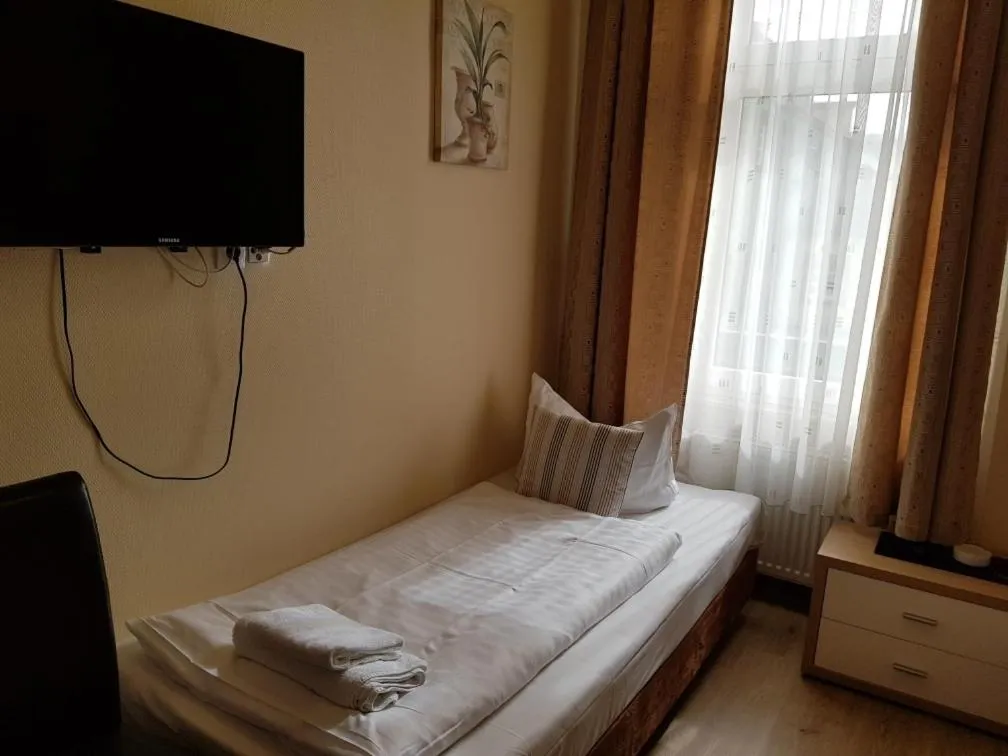 Single Room in Hotel garni Djaran