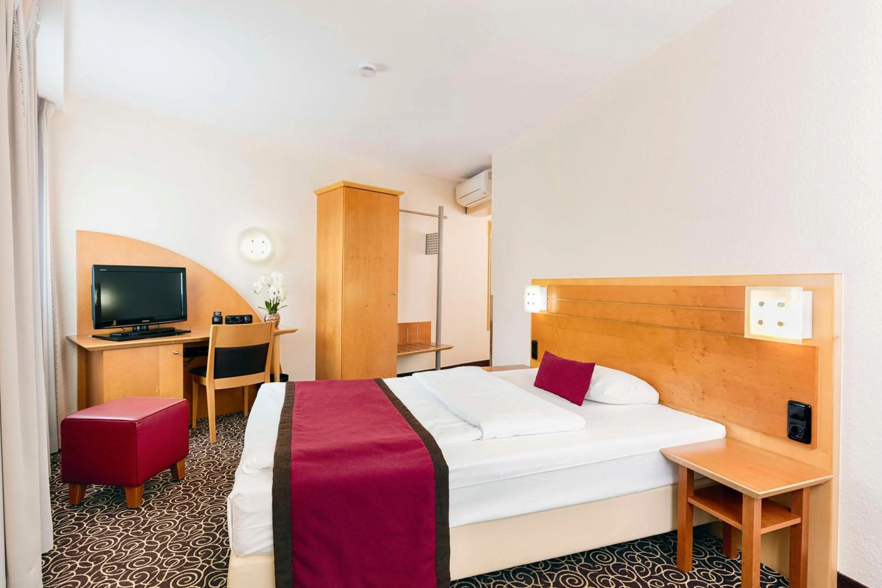 Economy Queen Room in Best Western Hotel Hohenzollern