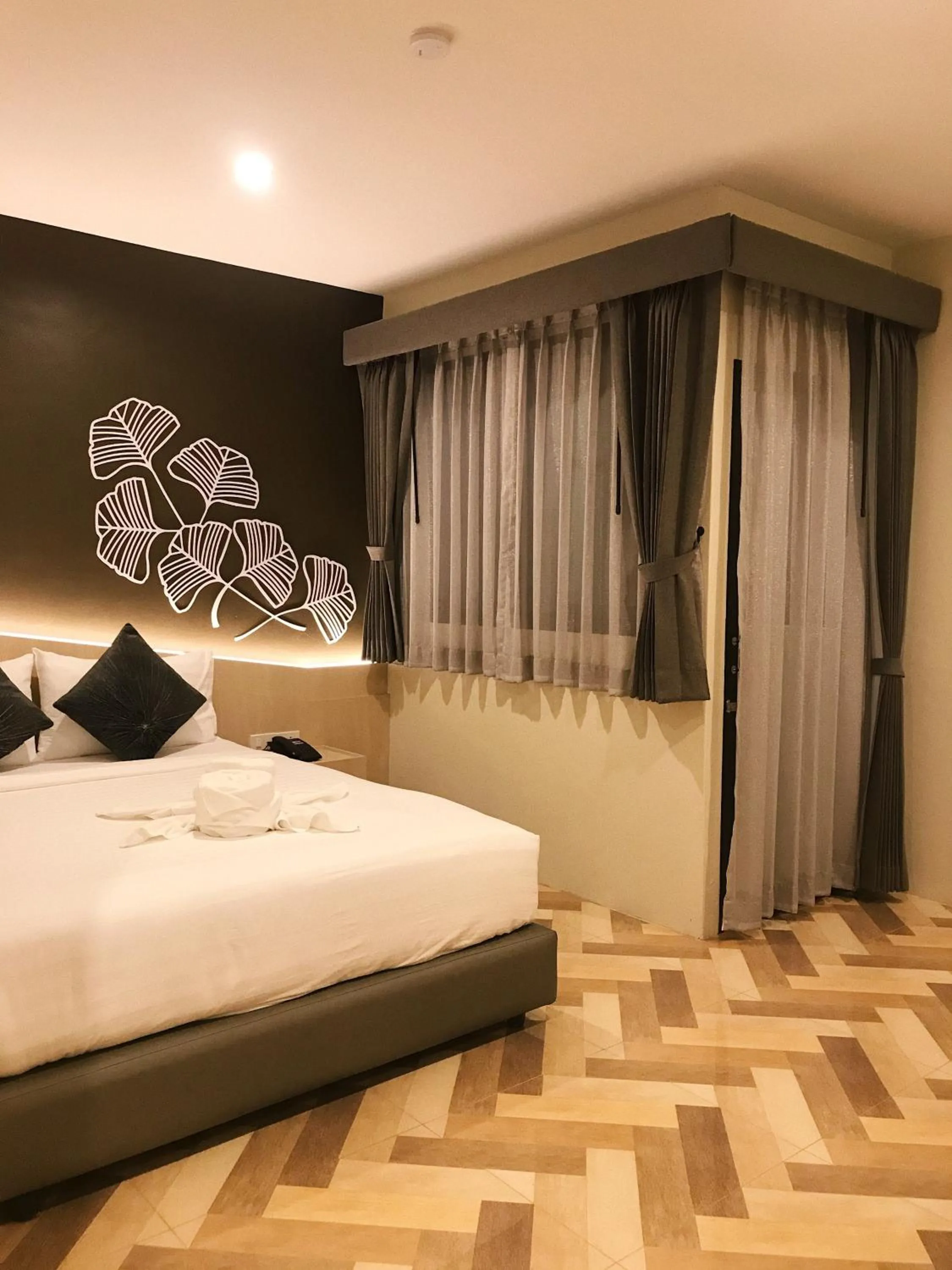 Deluxe Double Room with Balcony in SJ Miracle Hotel