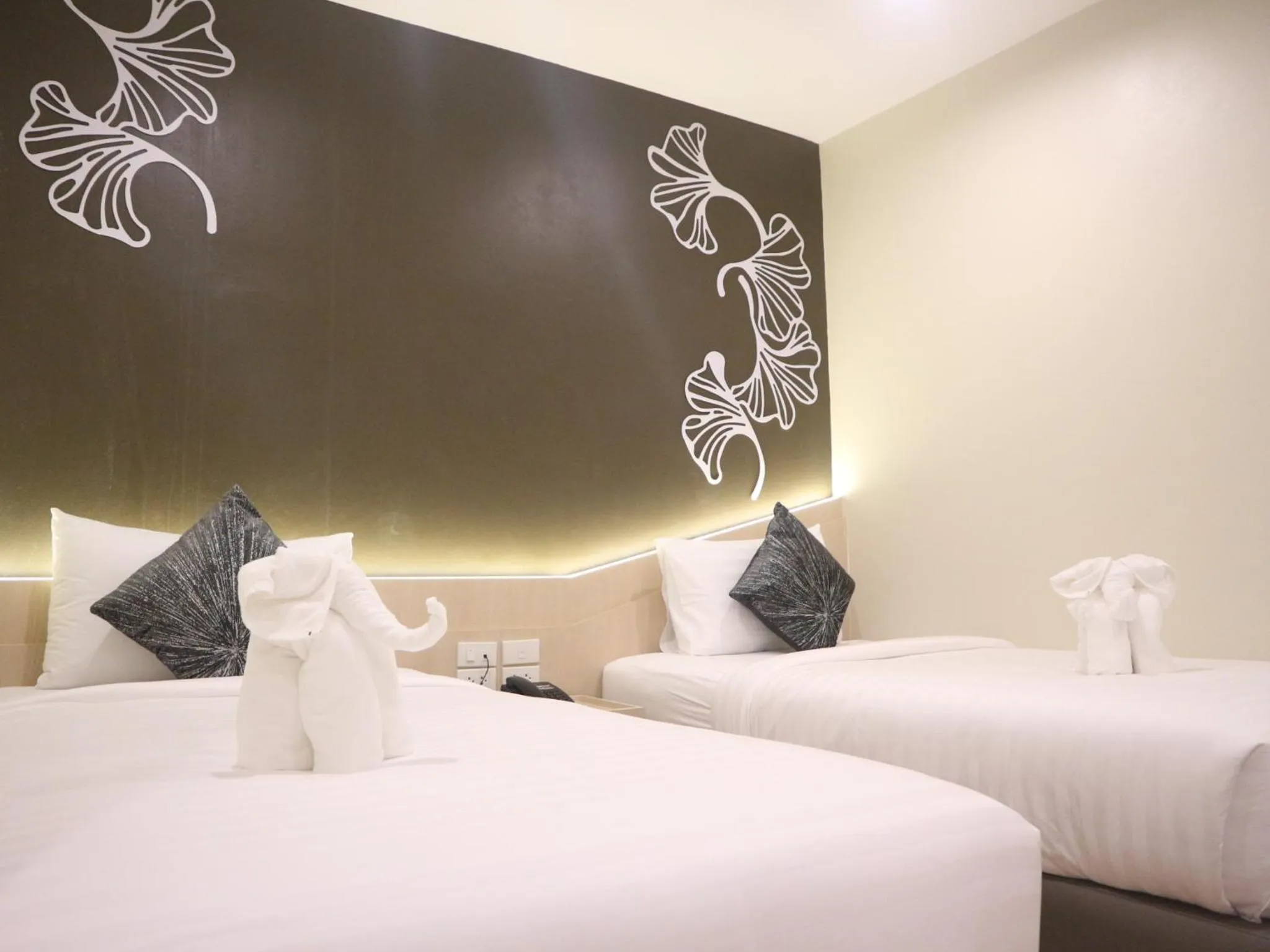 Twin Room with Extra Bed & No Window in SJ Miracle Hotel