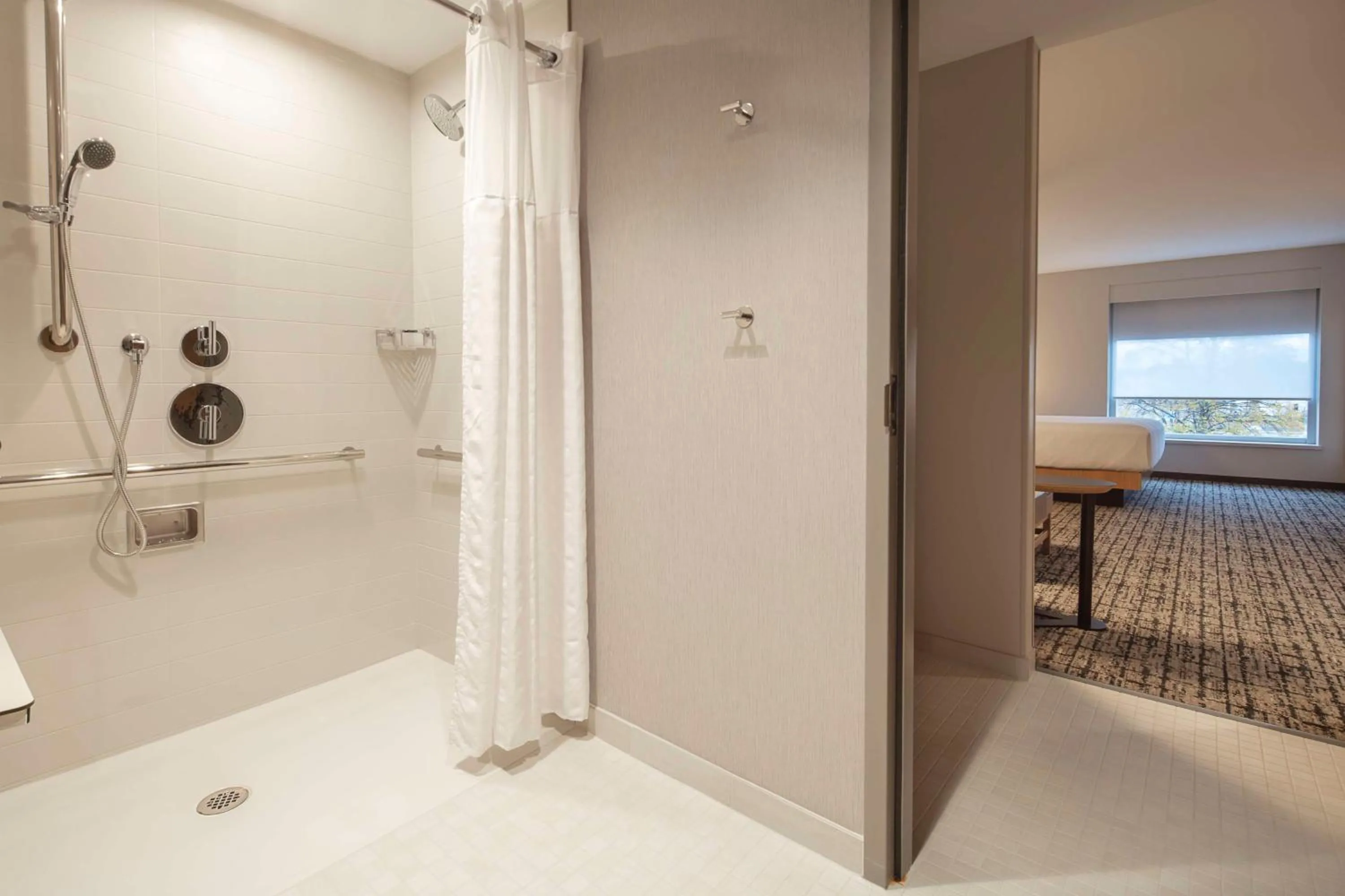 King Room with Sofa Bed and Accessible Shower - Disability Access in Hyatt Place Moncton-Downtown