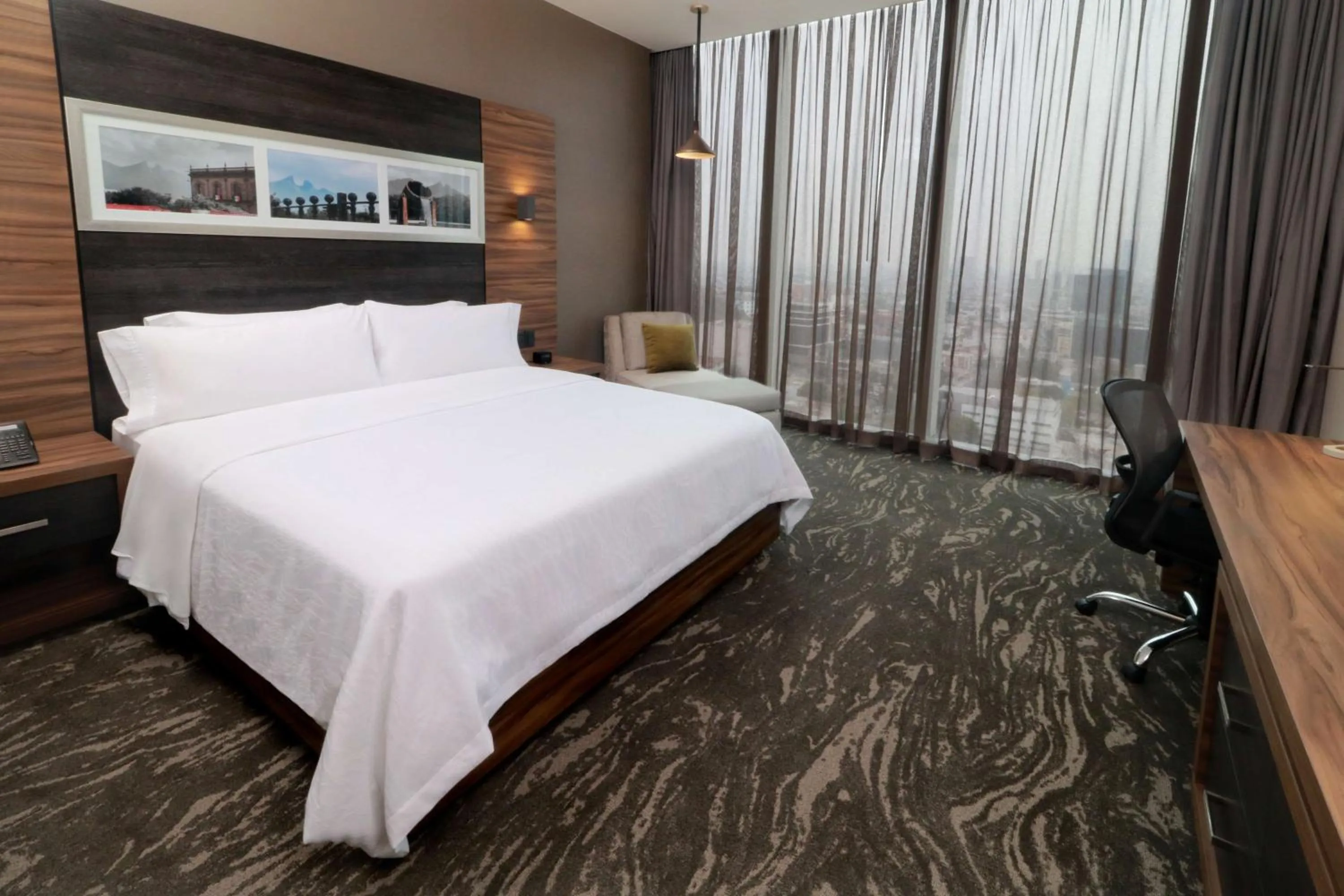 Corner Queen Room with Mountain View in Hilton Garden Inn Monterrey Obispado