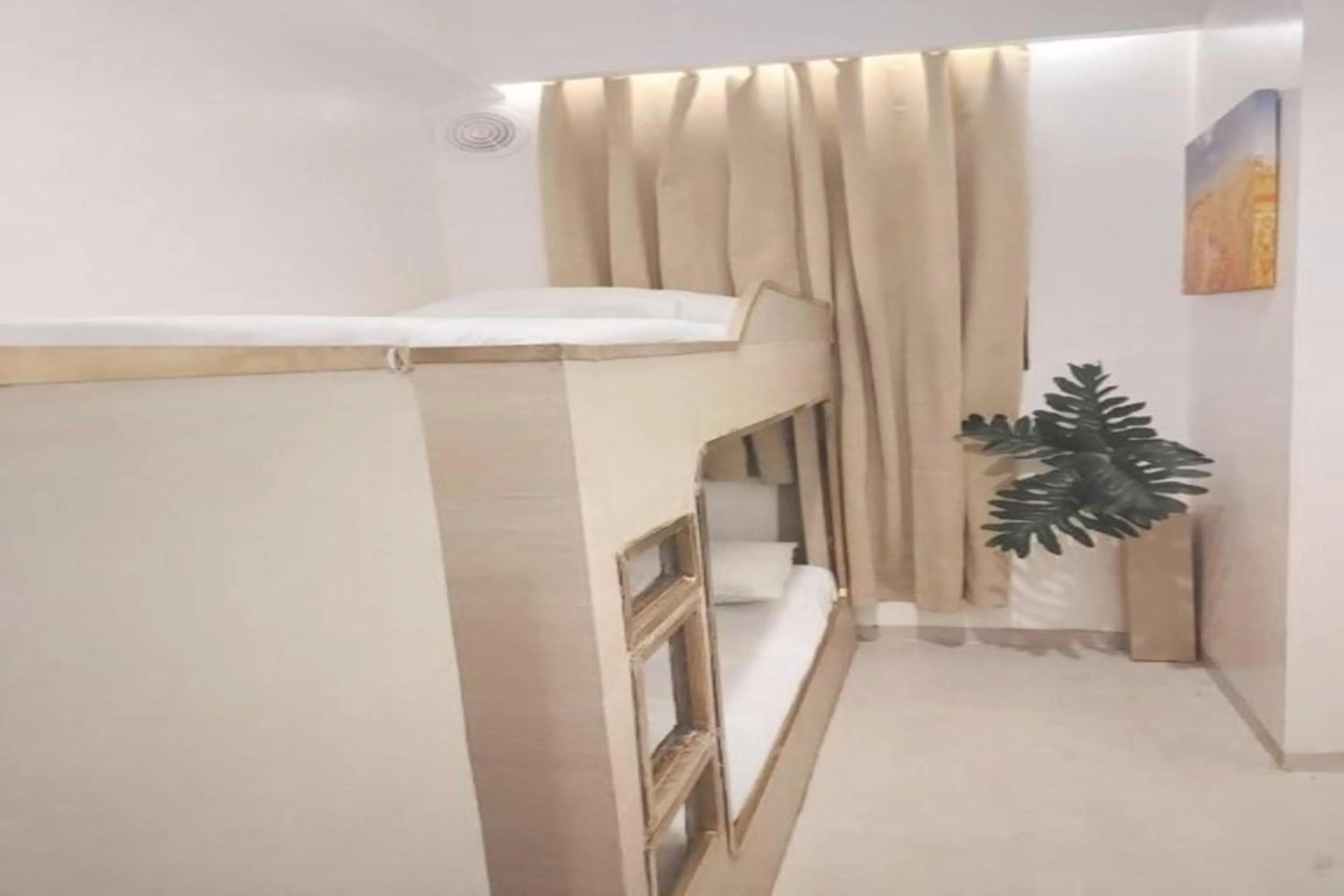 Economy Quadruple Room with Shared Bathroom in VG Pension and Residences