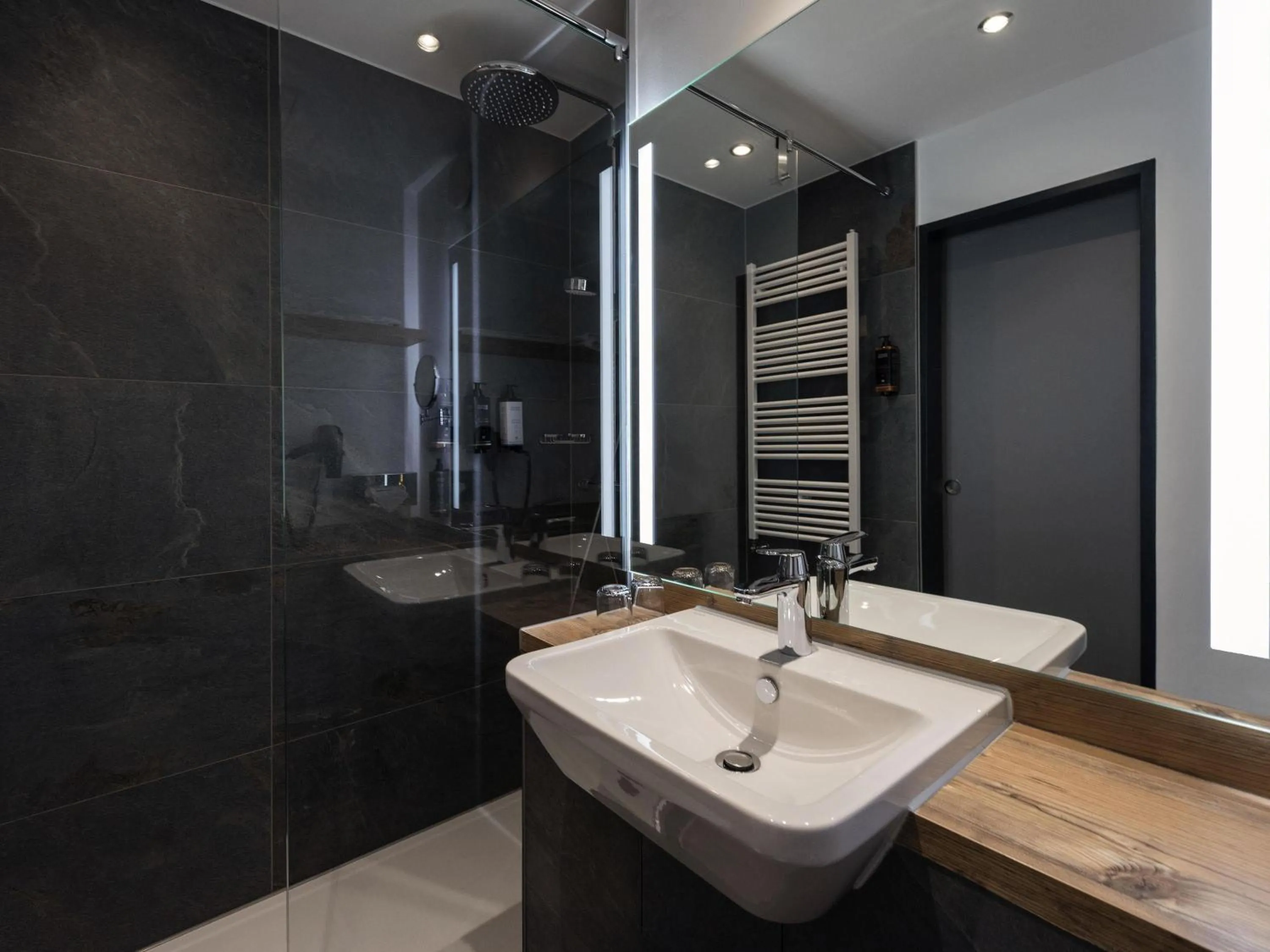 Standard Queen Room with Sofa in Mercure Hotel Garmisch Partenkirchen