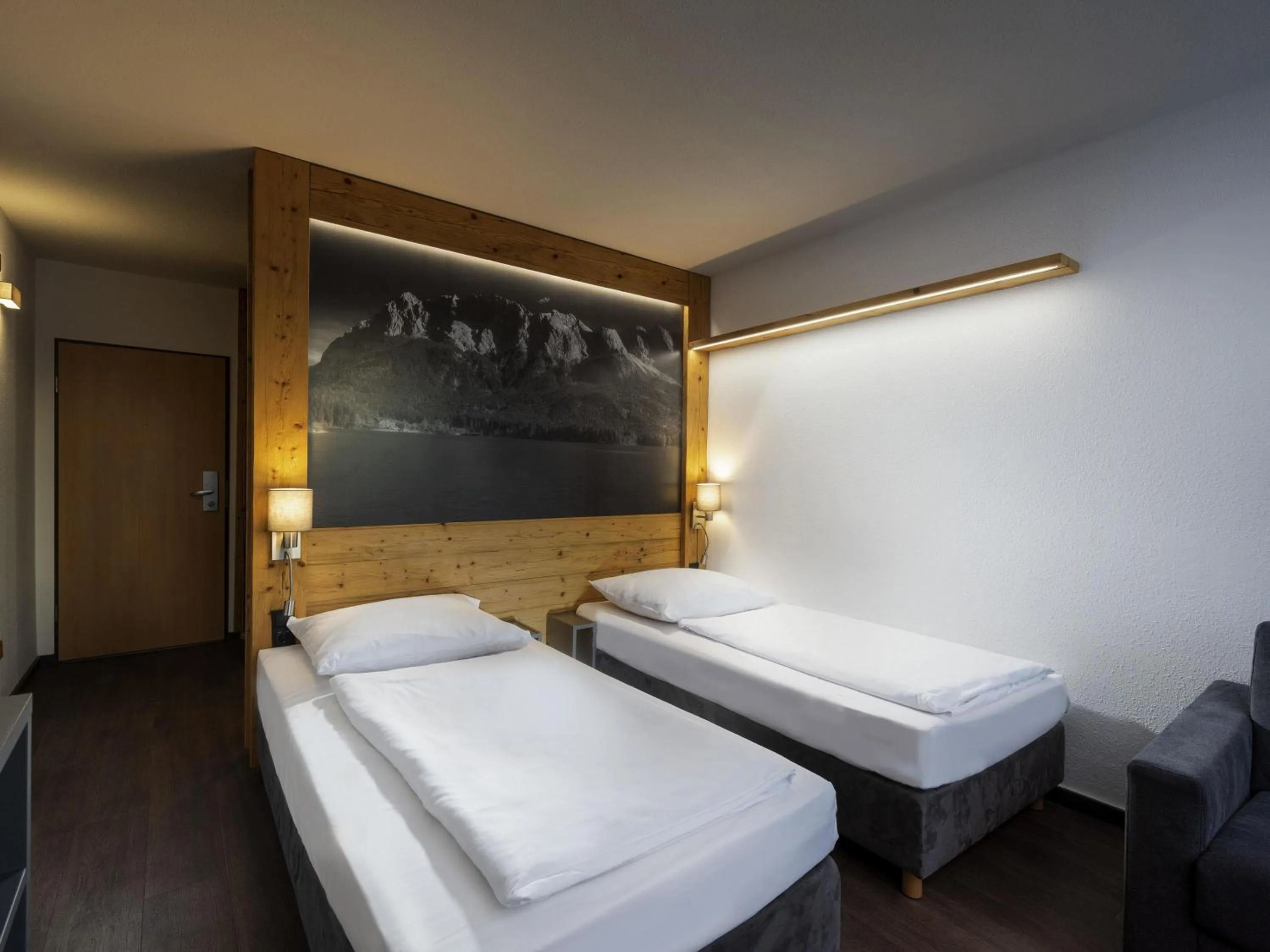 Standard Twin Room in Mercure Hotel Garmisch Partenkirchen