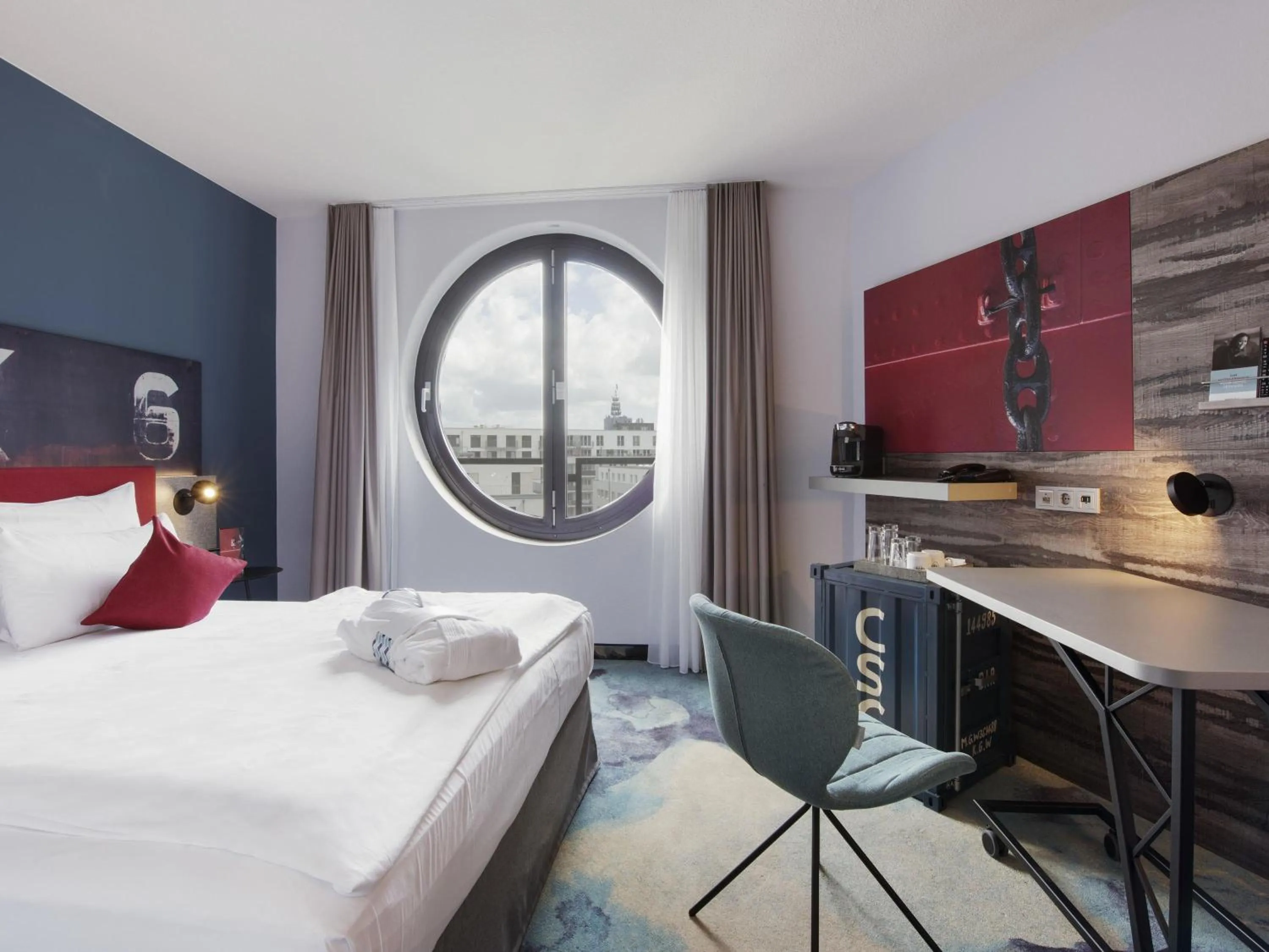 Privilege King Room, quiet location, Mini-bar ALLin in Mercure Hotel Hamburg City