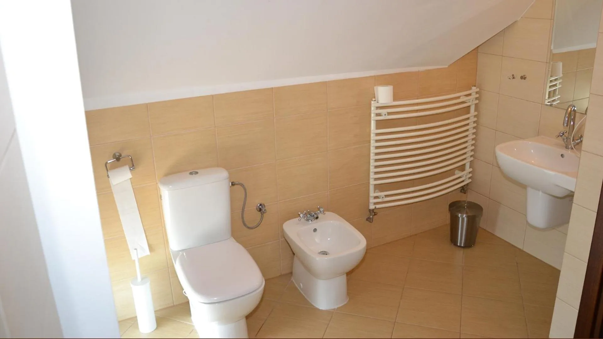 Twin Room in Tawerna Kaper