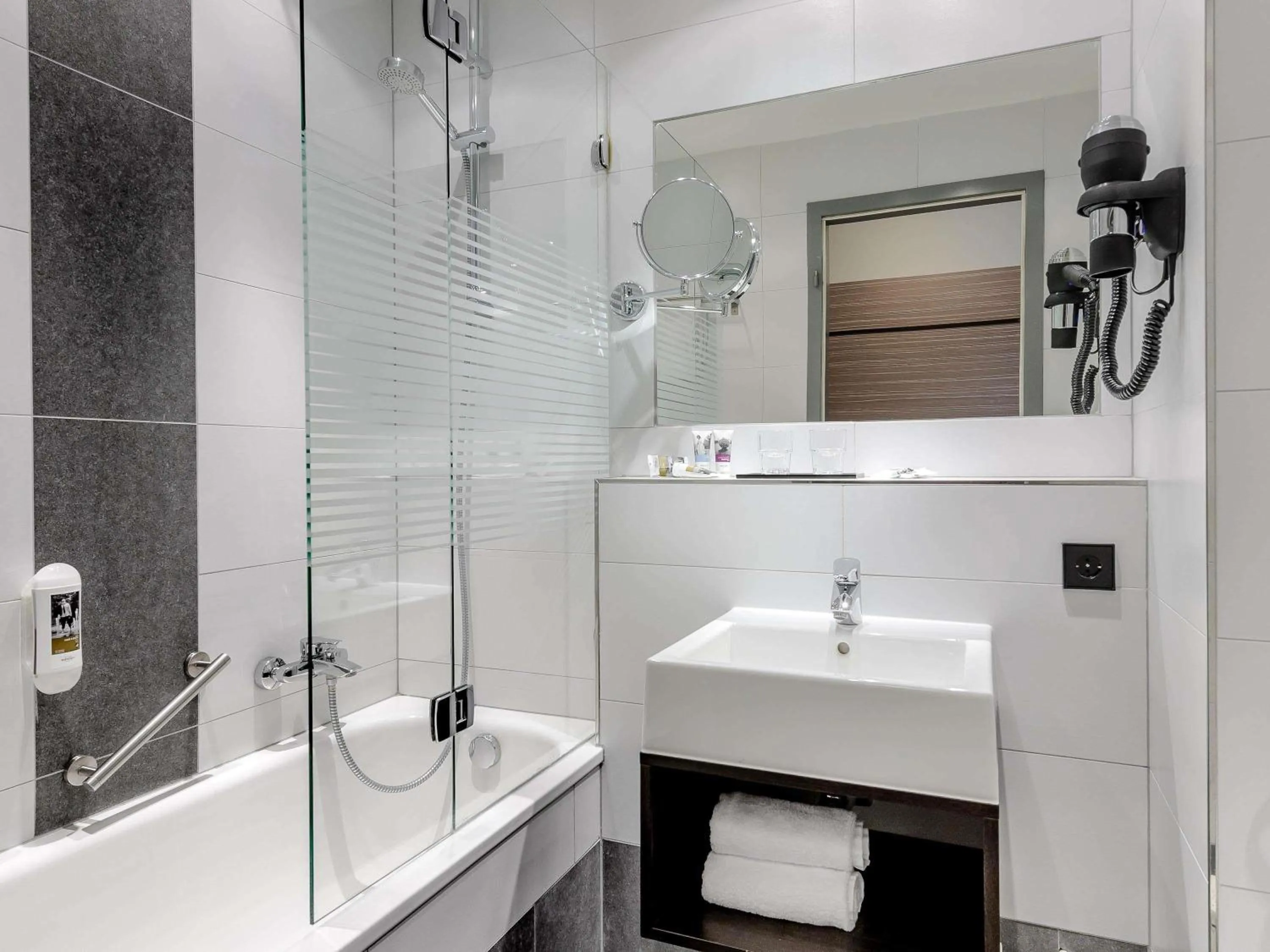 Standard Double Room - single occupancy in Mercure Hotel Stuttgart Gerlingen