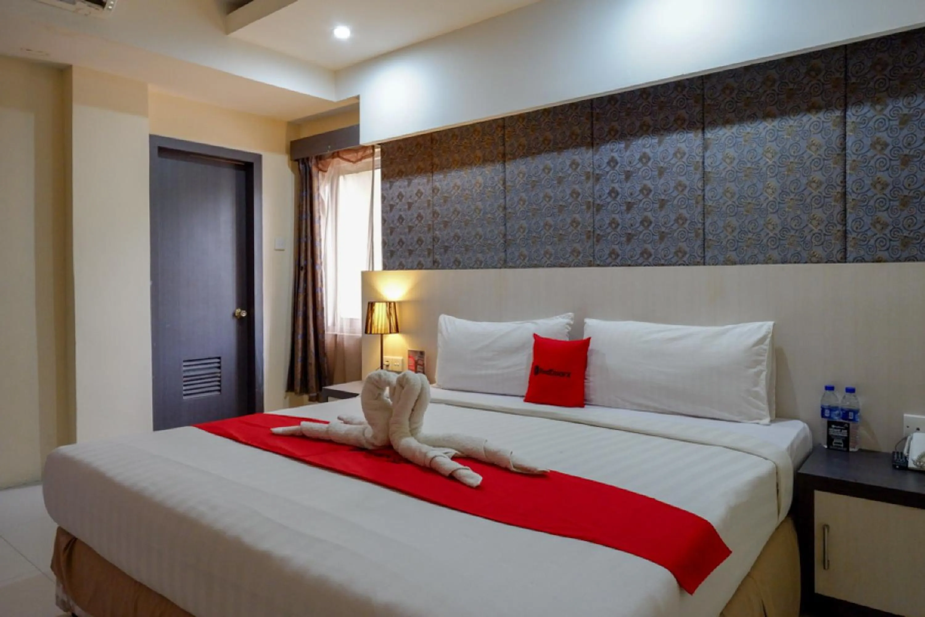 Superior Double Room in RedDoorz Plus near Hotel Benua Kendari