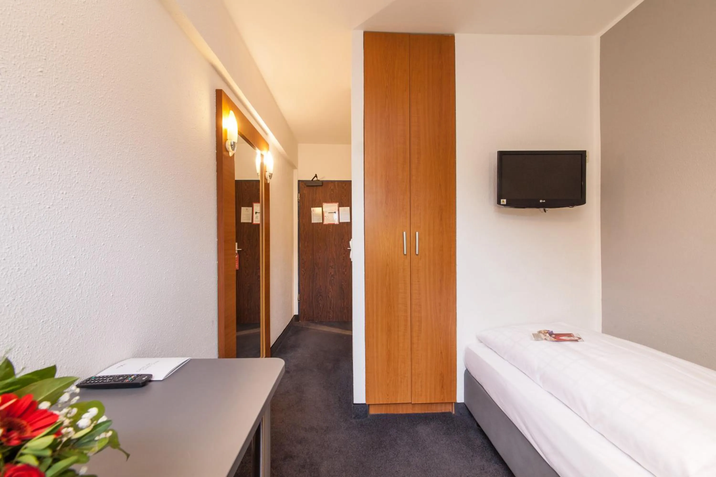 Standard Single Room in Sure Hotel by Best Western Muenchen Hauptbahnhof