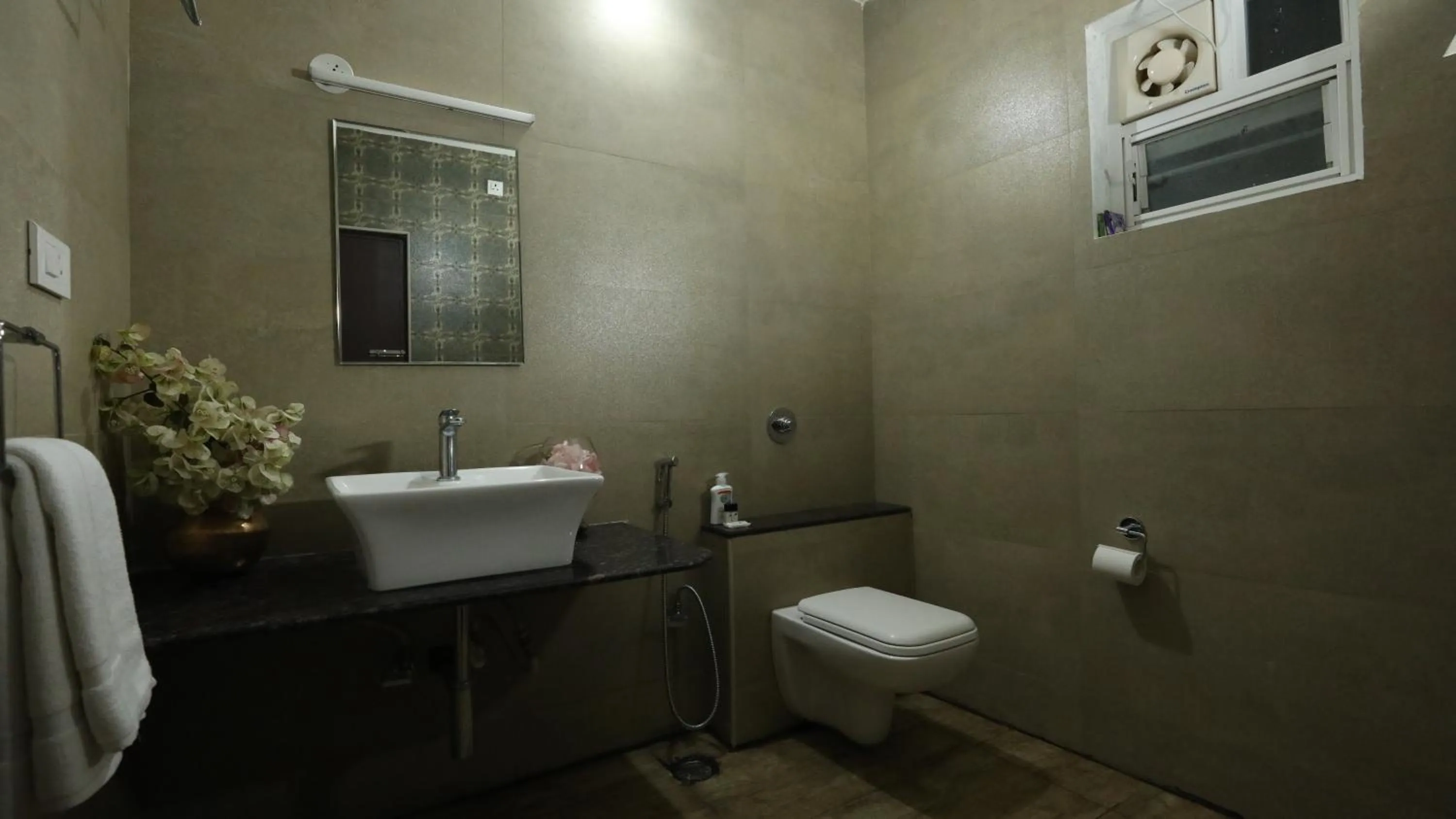 [Sanitized]Superior Double Room in Hotel Coffee Bean