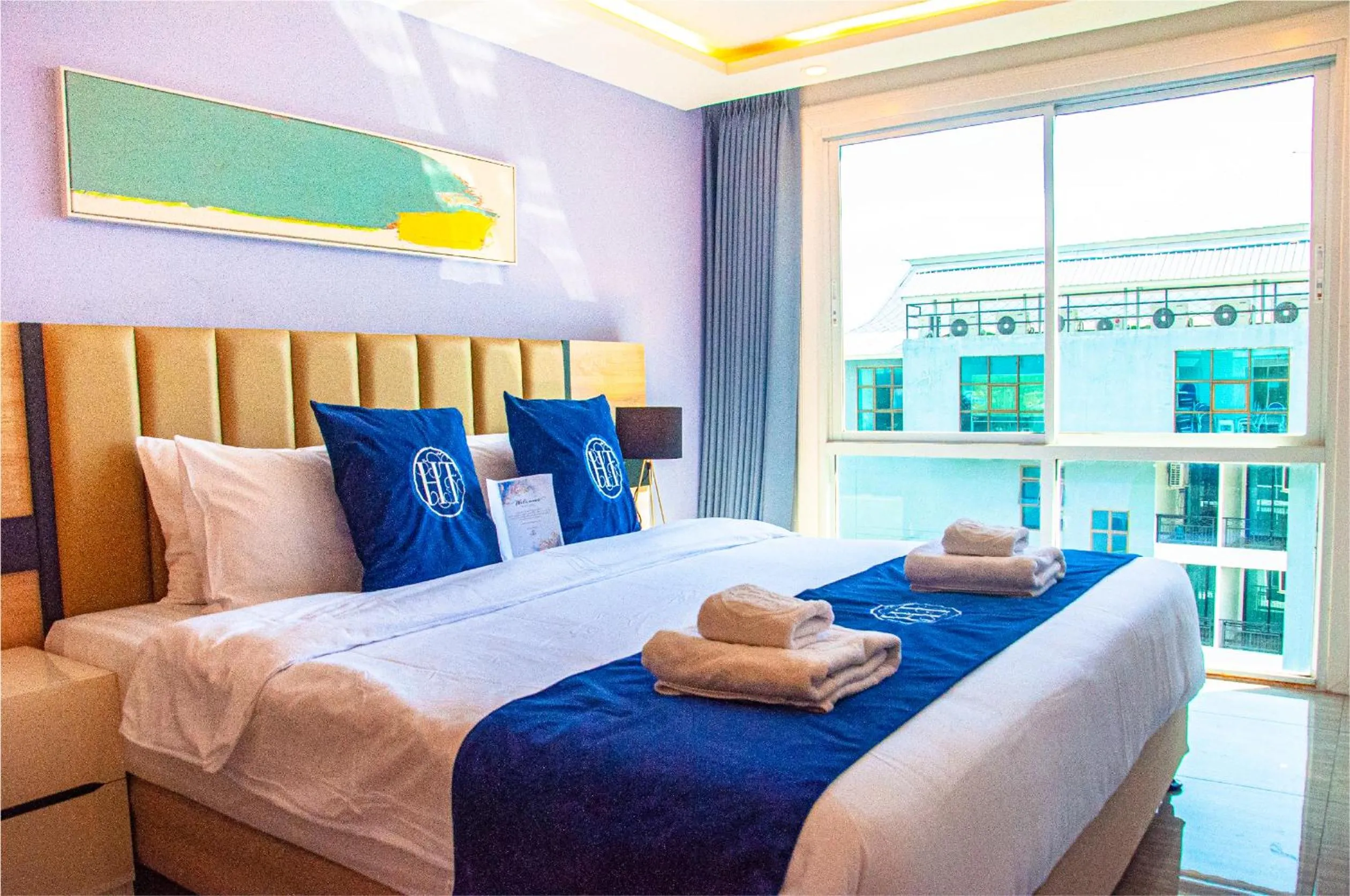 King Suite with Sea View in HT9 Hotel