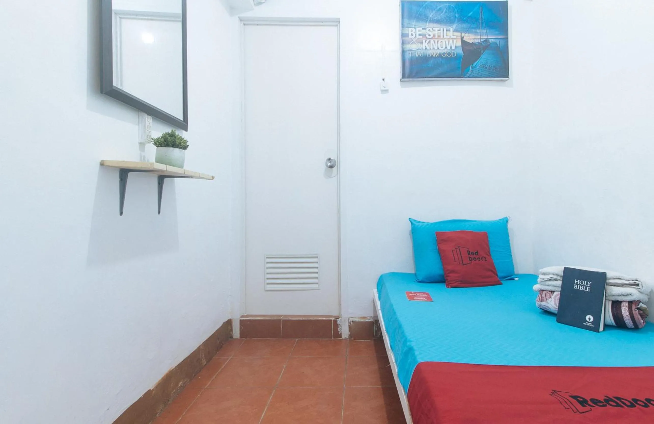 Single Room in RedDoorz near OWWA Pasay