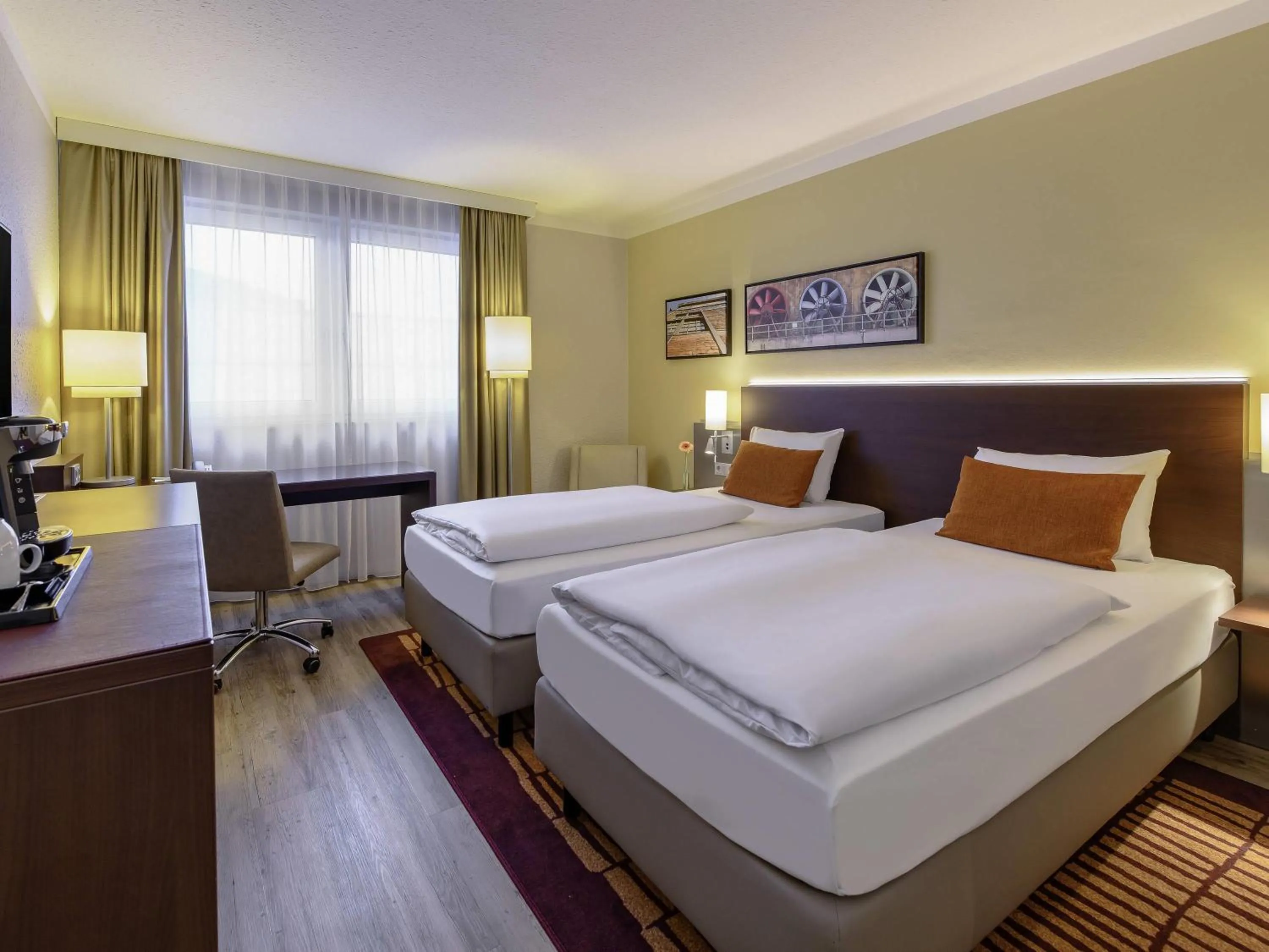 Standard Twin Room in Mercure Hotel Duisburg City