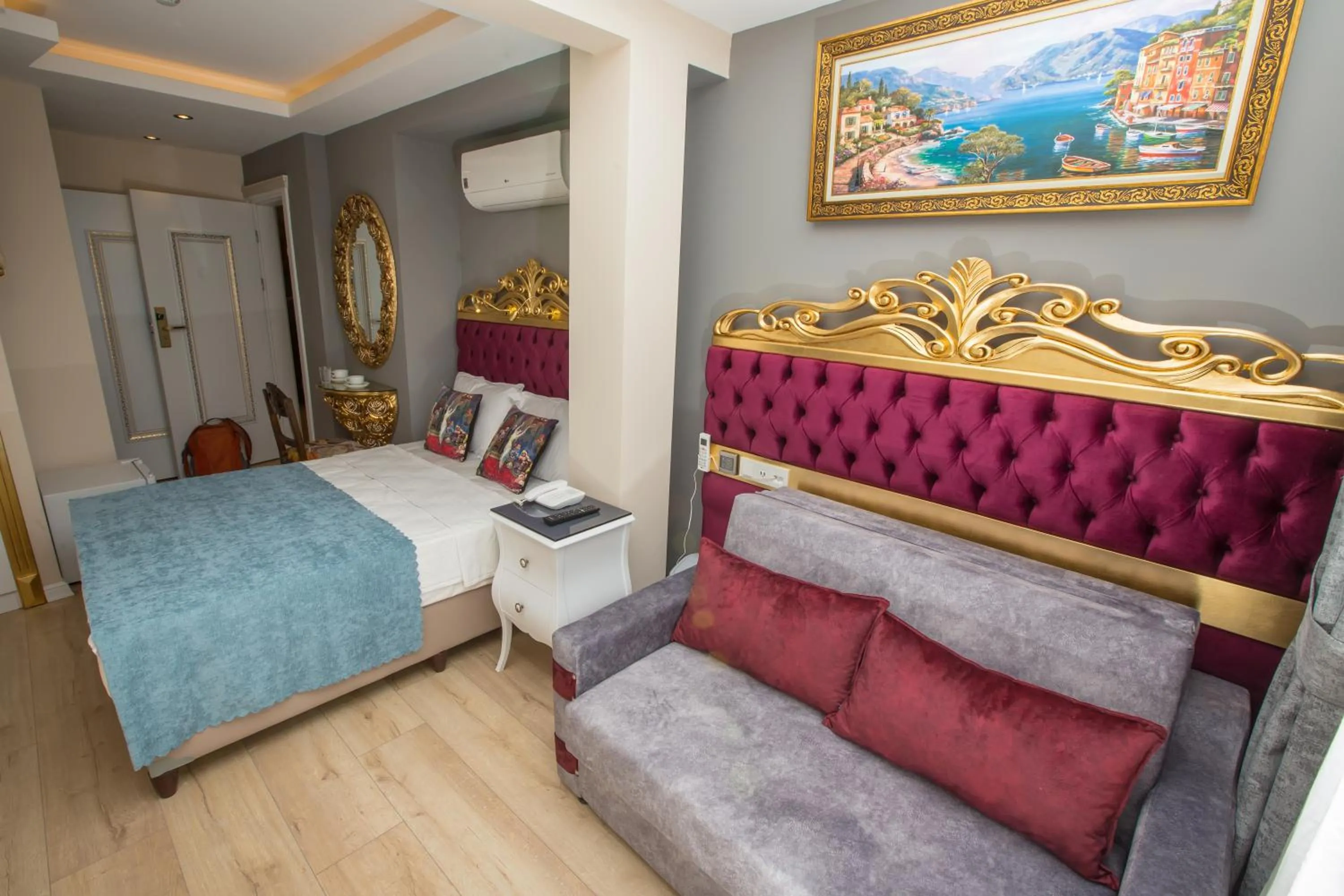 Standard Quadruple Room in Atlantis Royal Hotel