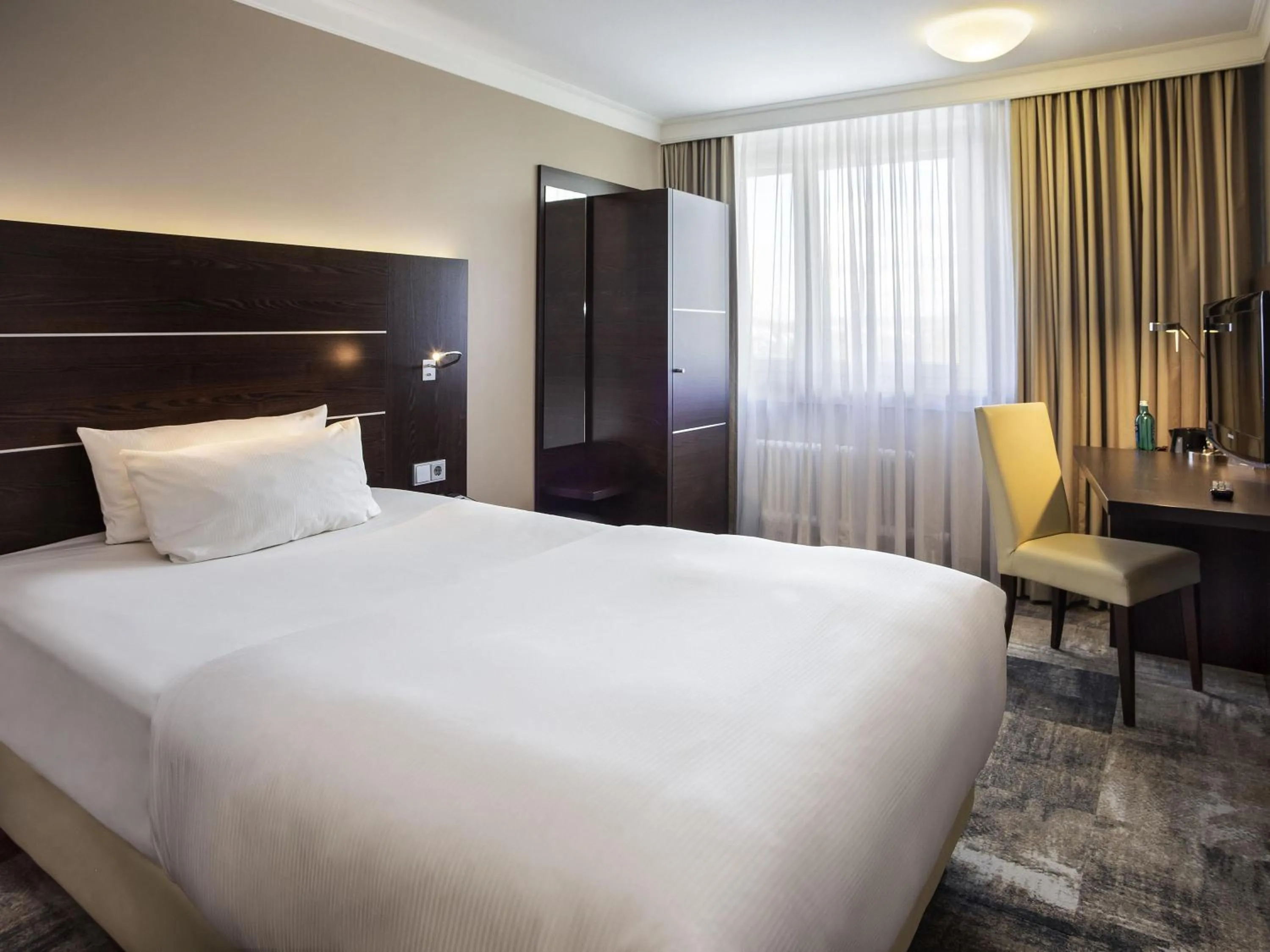 Single Room with French Bed in Mercure Hotel Hagen
