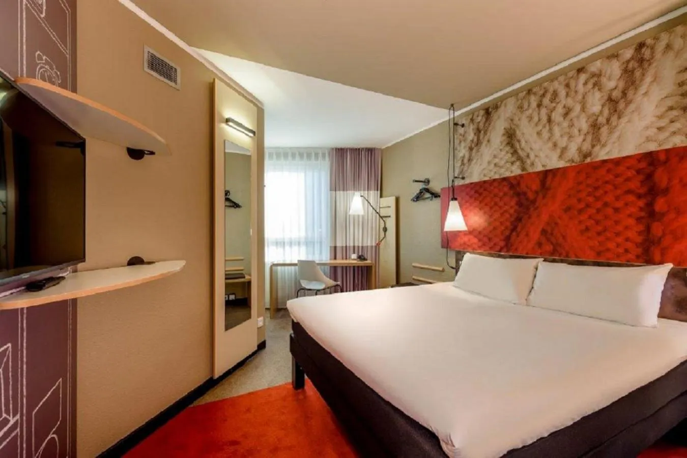 Standard Double Room in ibis Köln Centrum