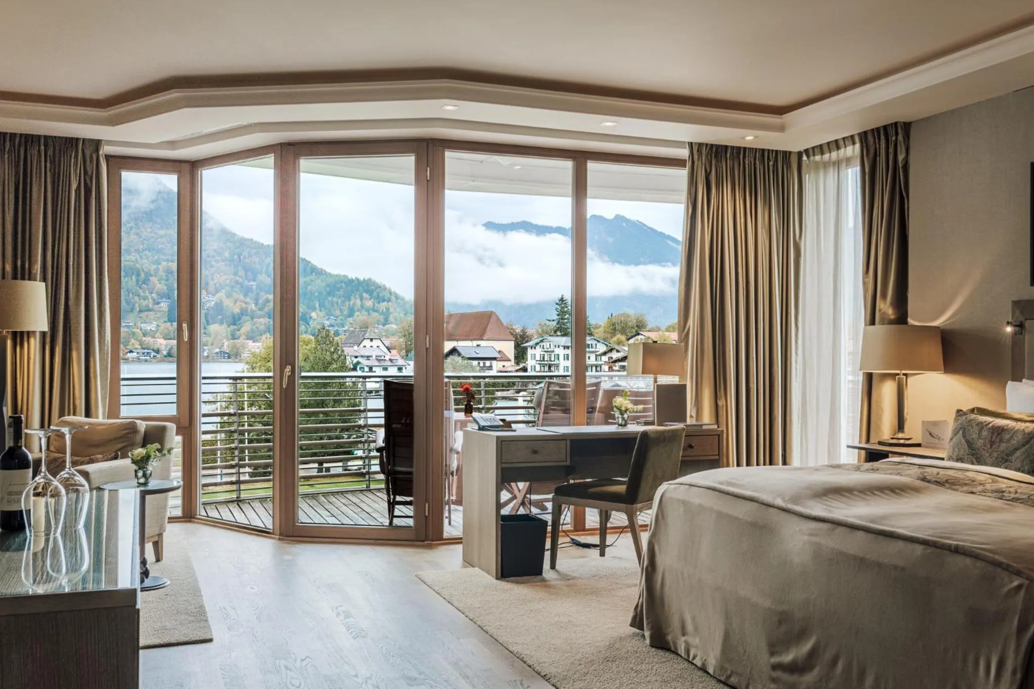 Elegant Nature Junior Suite Lake View in Althoff Seehotel Überfahrt