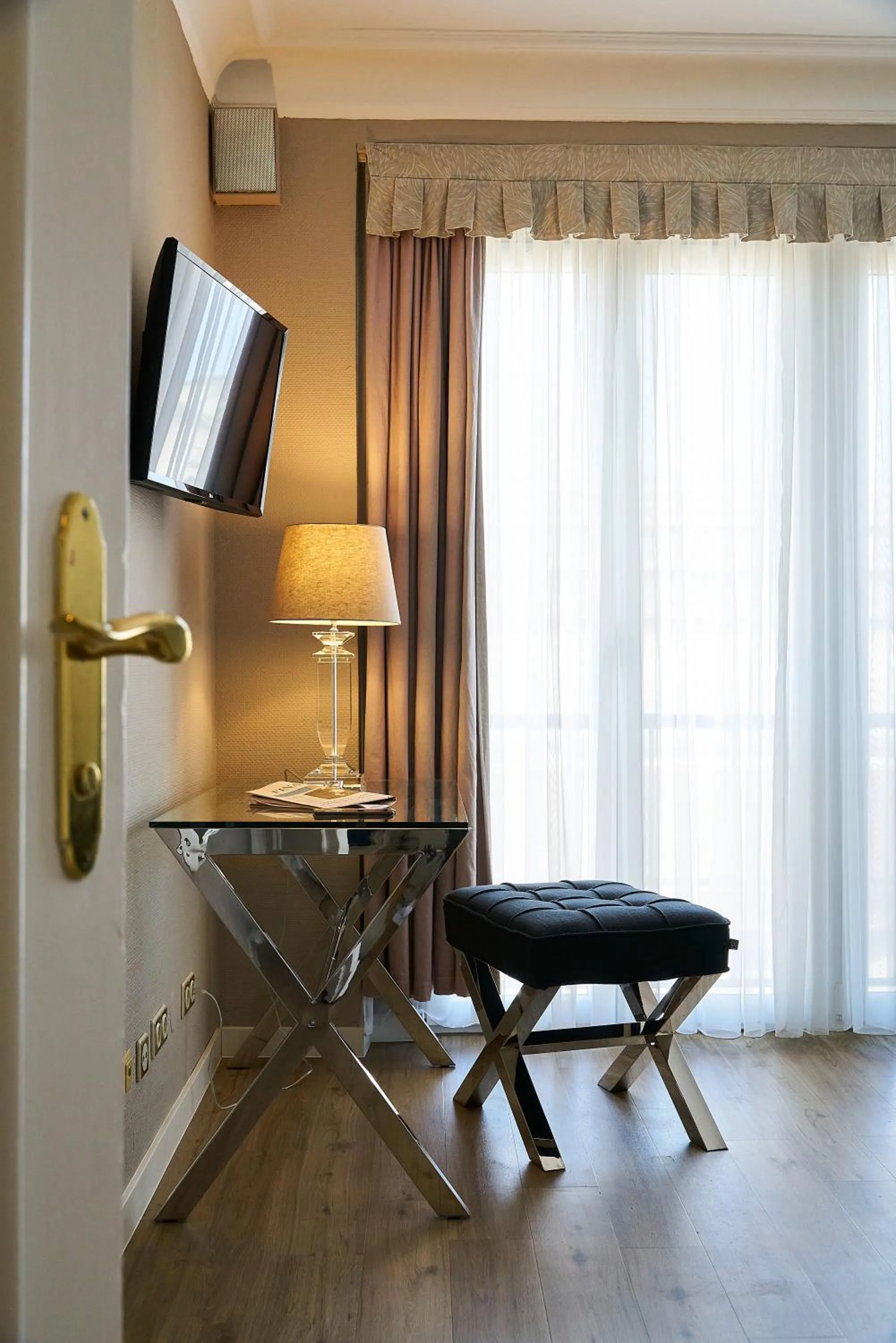 Deluxe Single Room - Mini-bar drinks free of charge in Hotel Monopol - Central Station