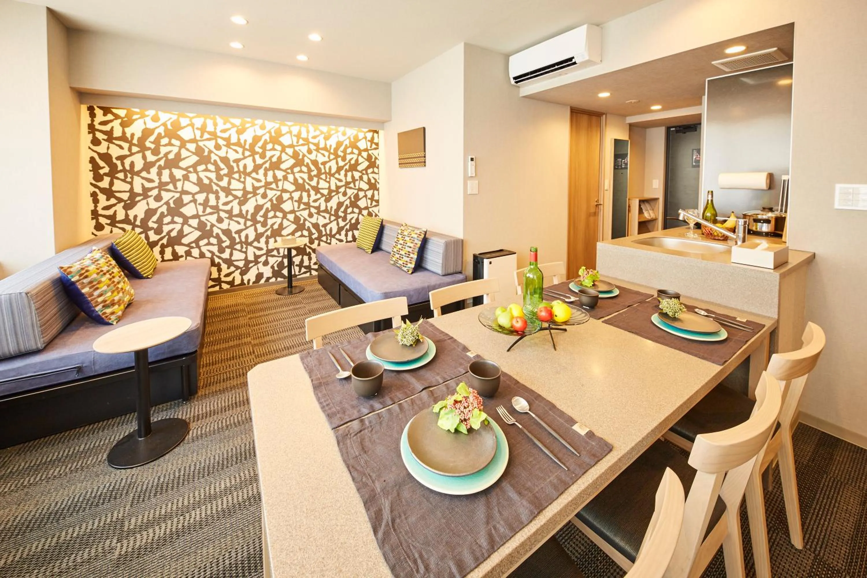 Grand Family Room with Washing Machine in MONday Apart Premium HAMAMATSUCHO