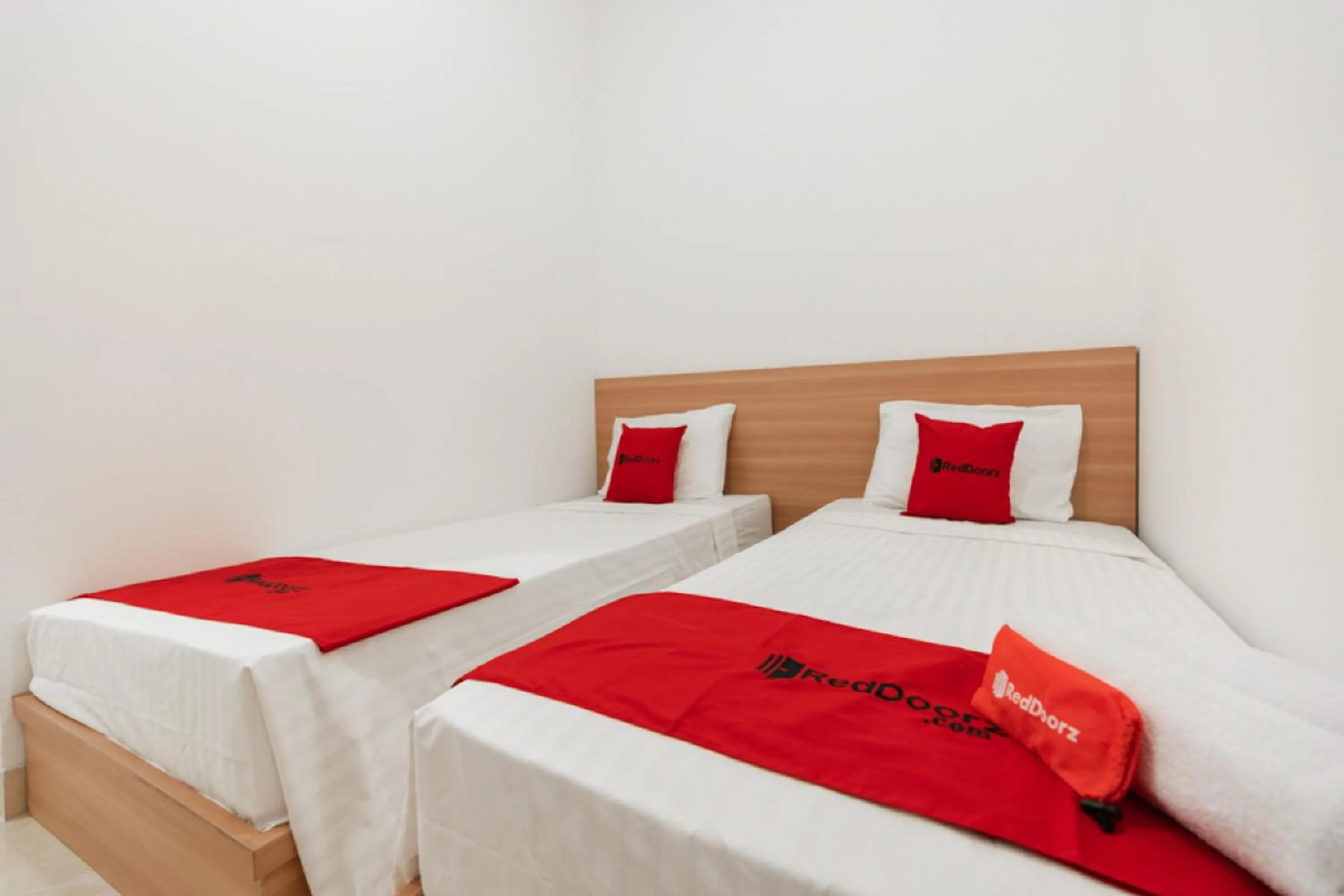 Twin Room in RedDoorz @ Graha Cemerlang Maros