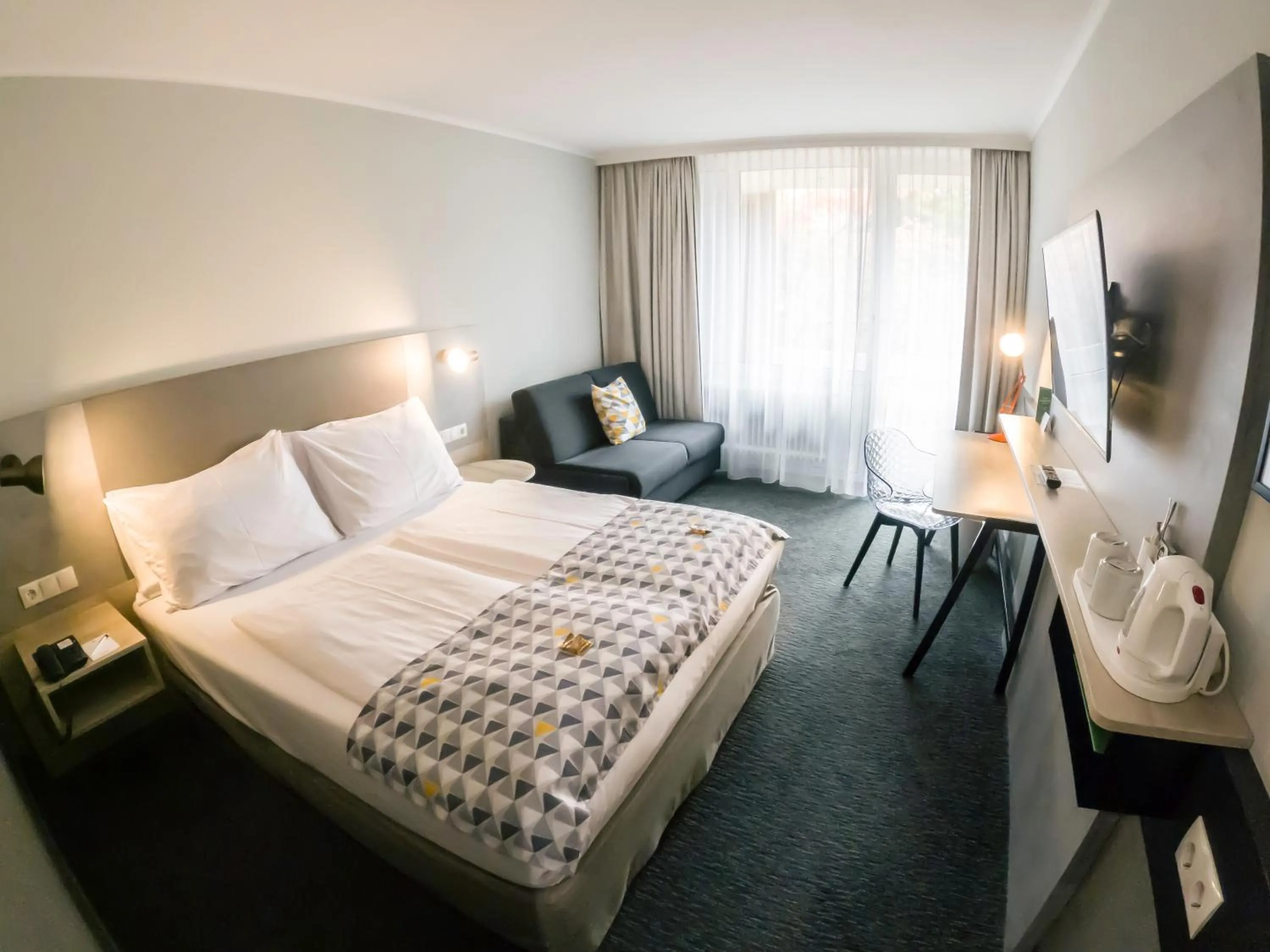 Standard Queen Room with Sofa Bed and Balcony in Holiday Inn Munich - South by IHG