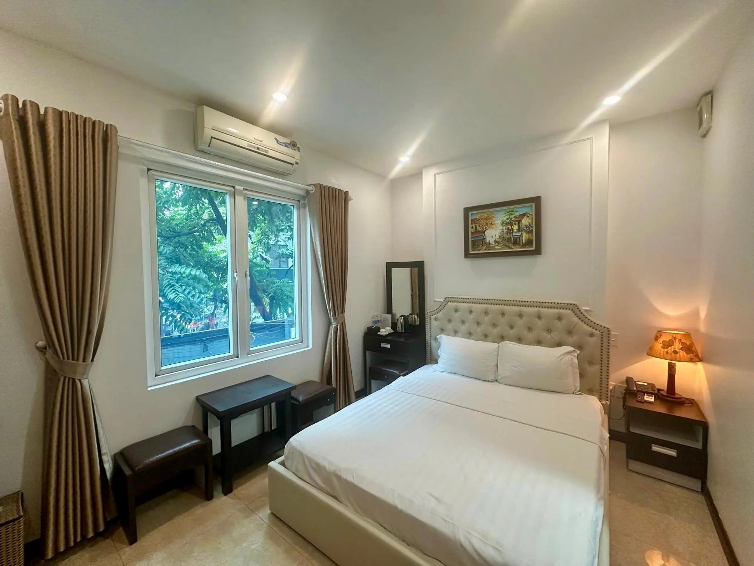 Deluxe Double Room in Chariot Hotel