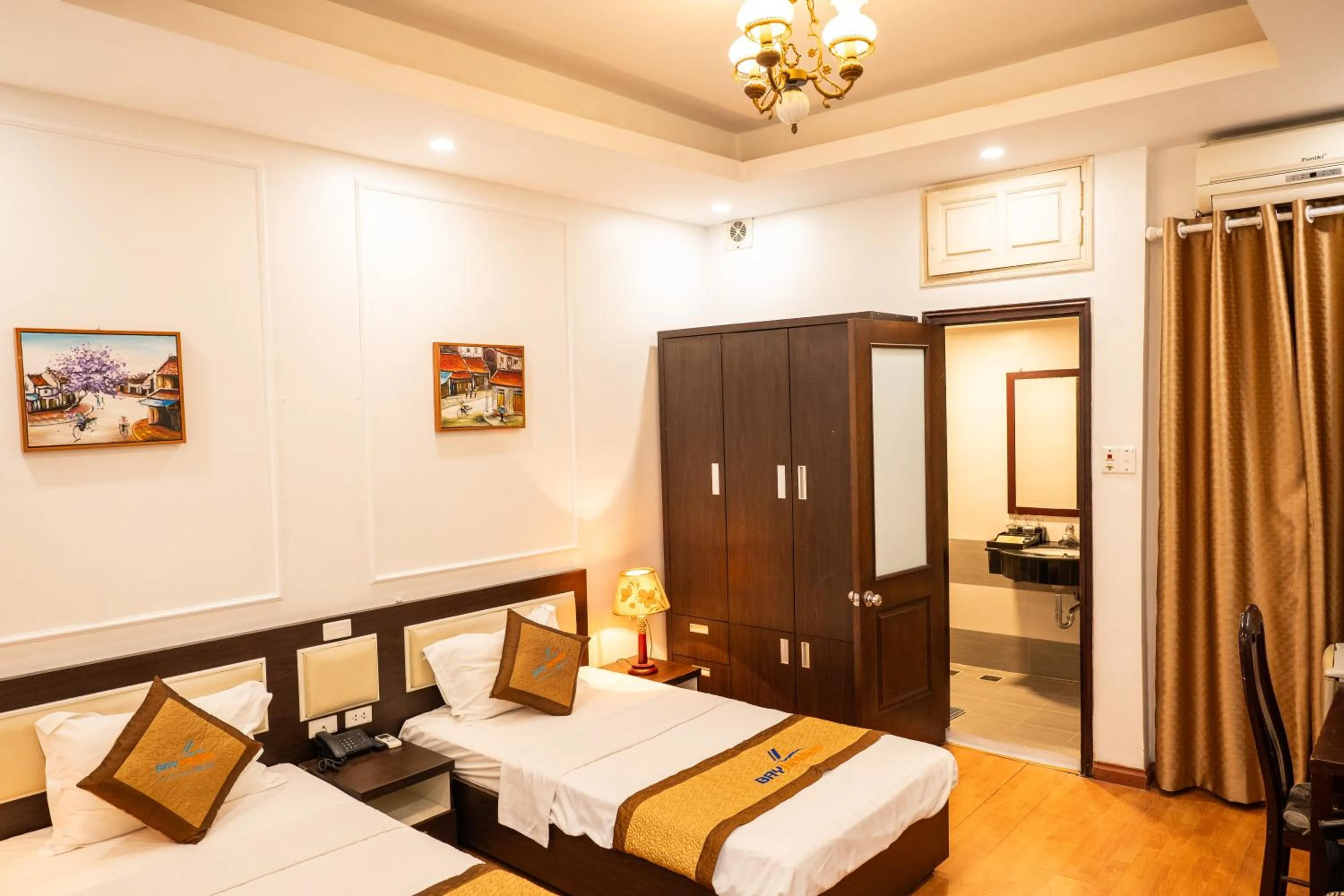 Superior Twin Room in Chariot Hotel