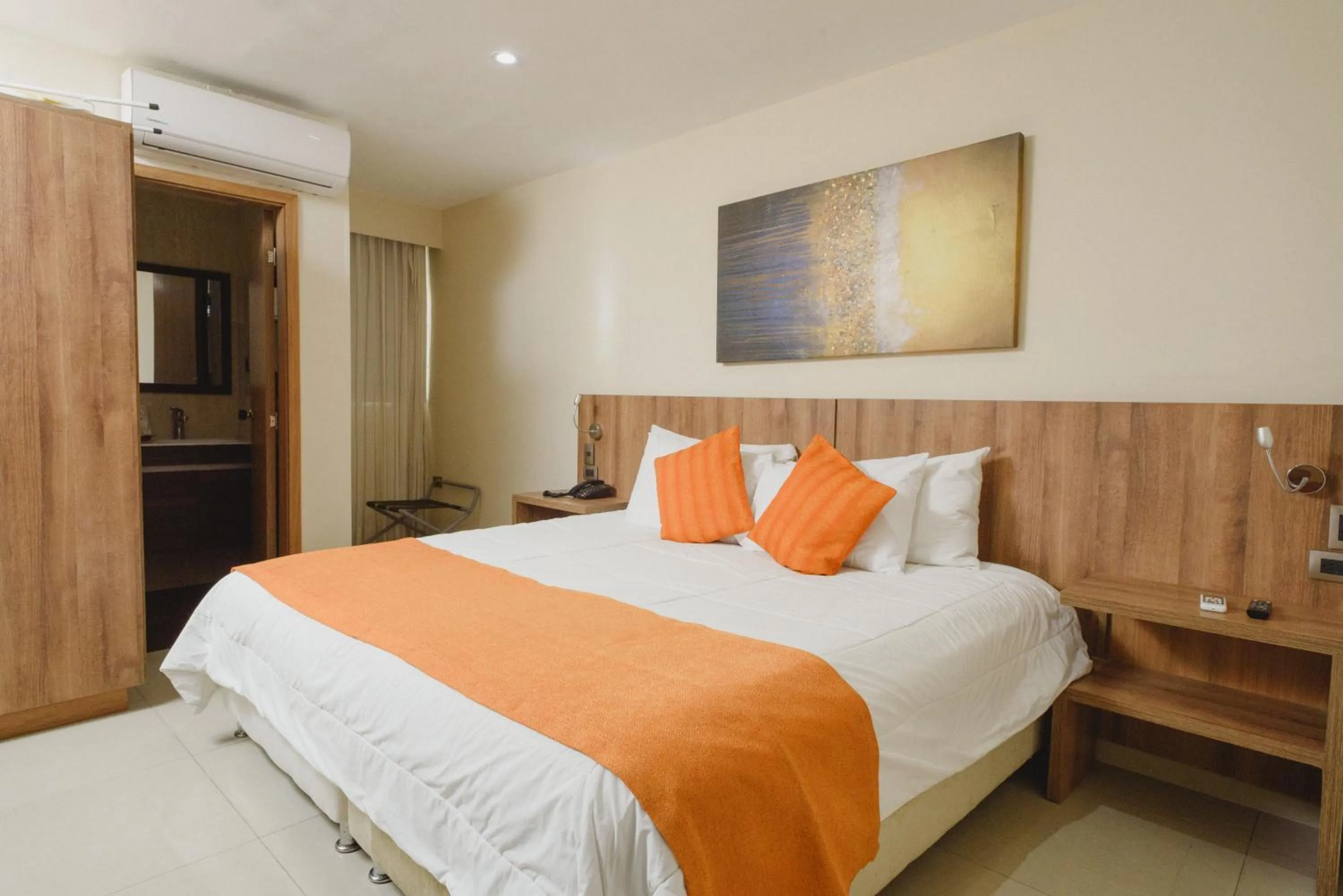 Standard Double Room in Howard Johnson by Wyndham Barranquilla Versalles
