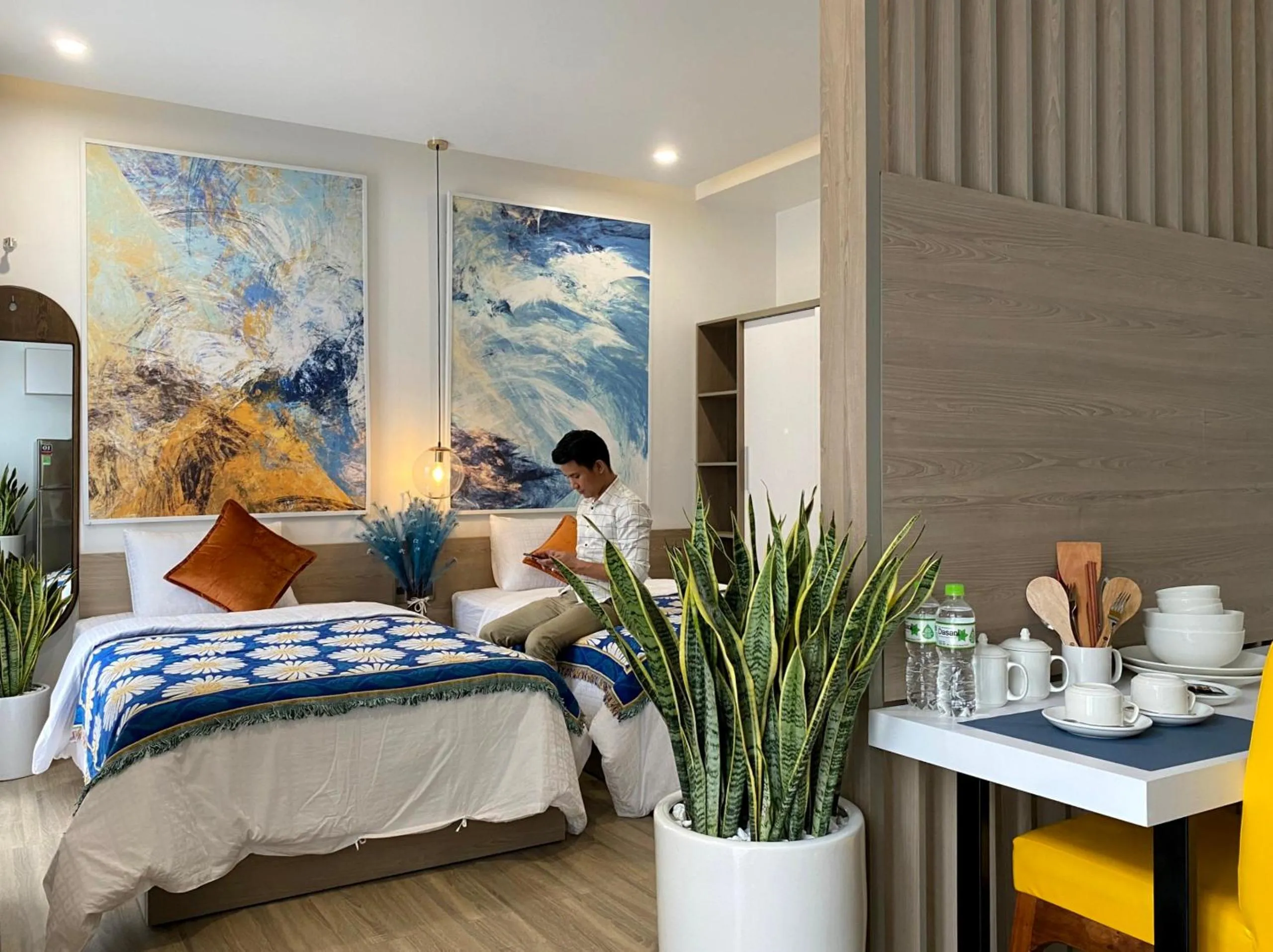 Twin Room with Balcony in Hue Crown Boutique best hotel