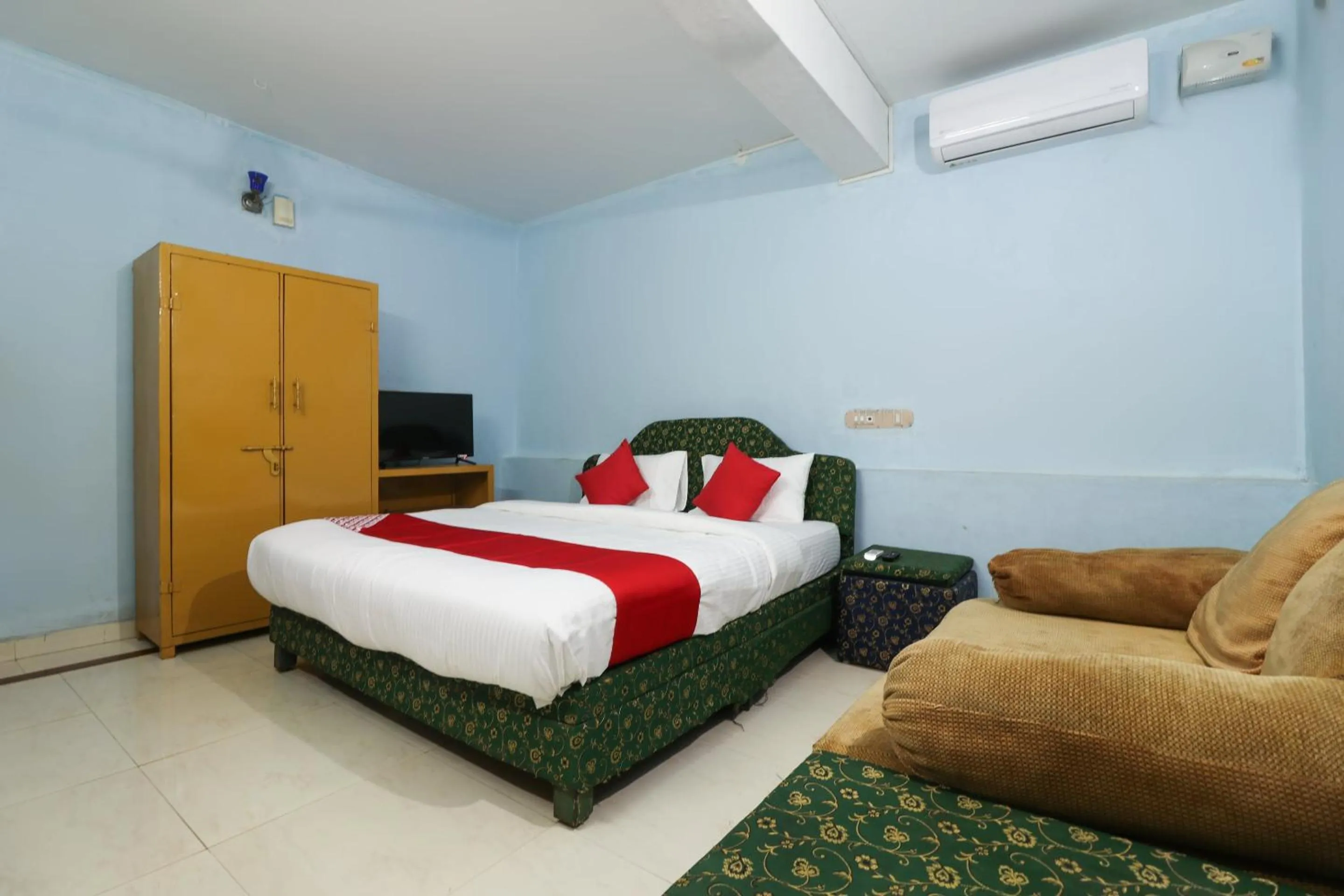 Classic Triple Room - single occupancy in Hotel O Sandhra Apartments
