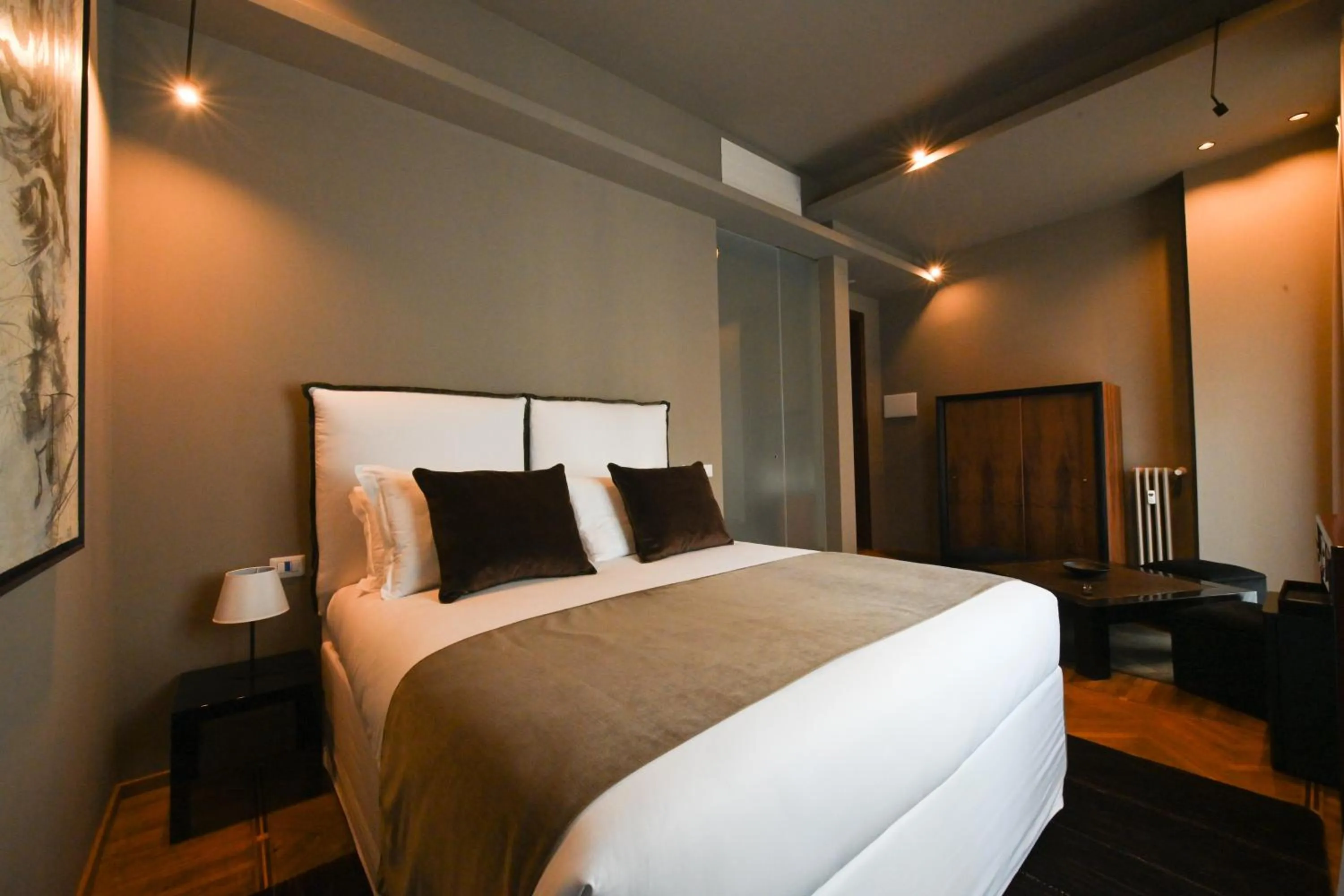 Two Connecting Double Rooms in Ada Home