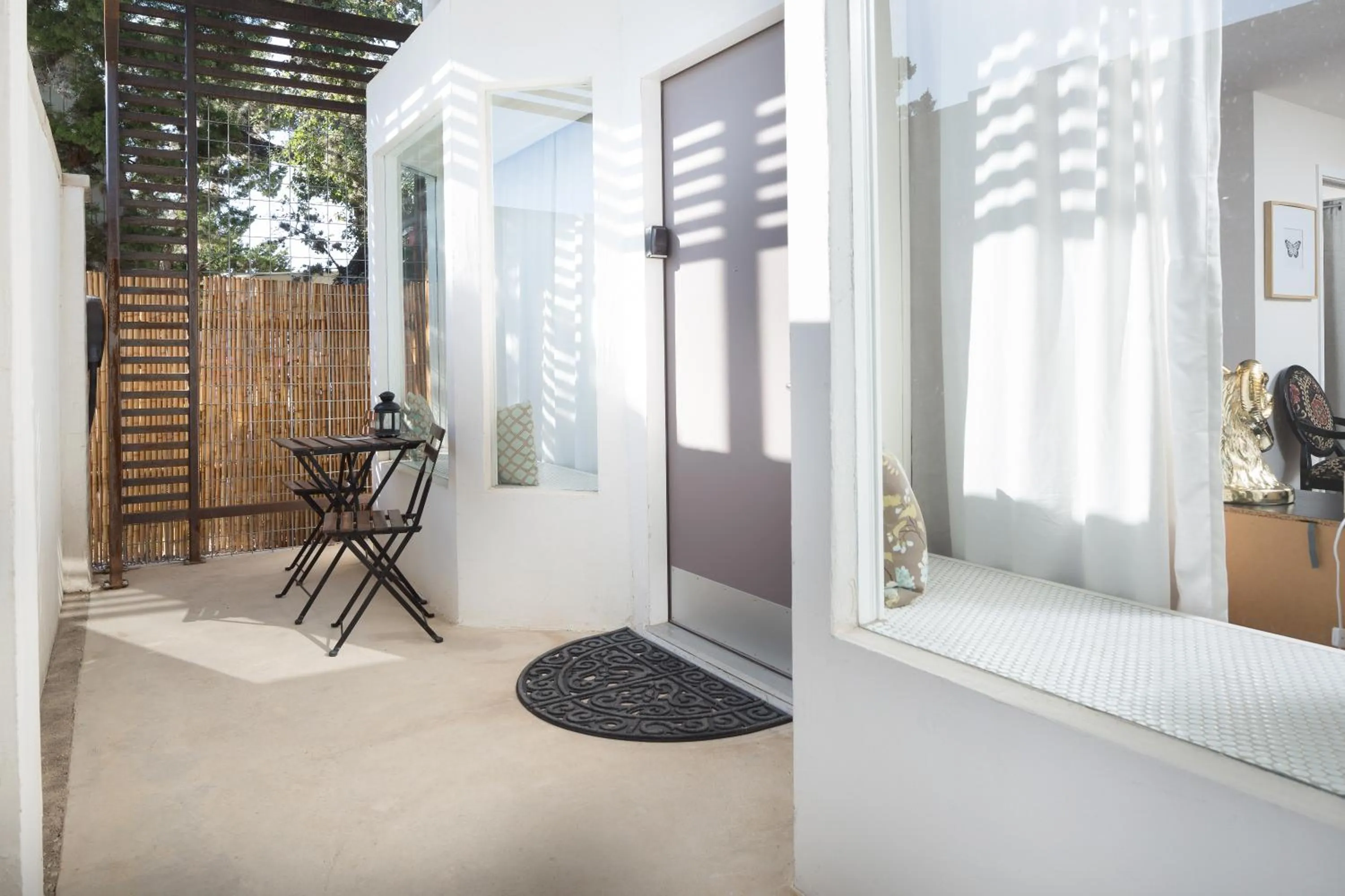 King Studio - Disability Access in Hotel Flora and Fauna