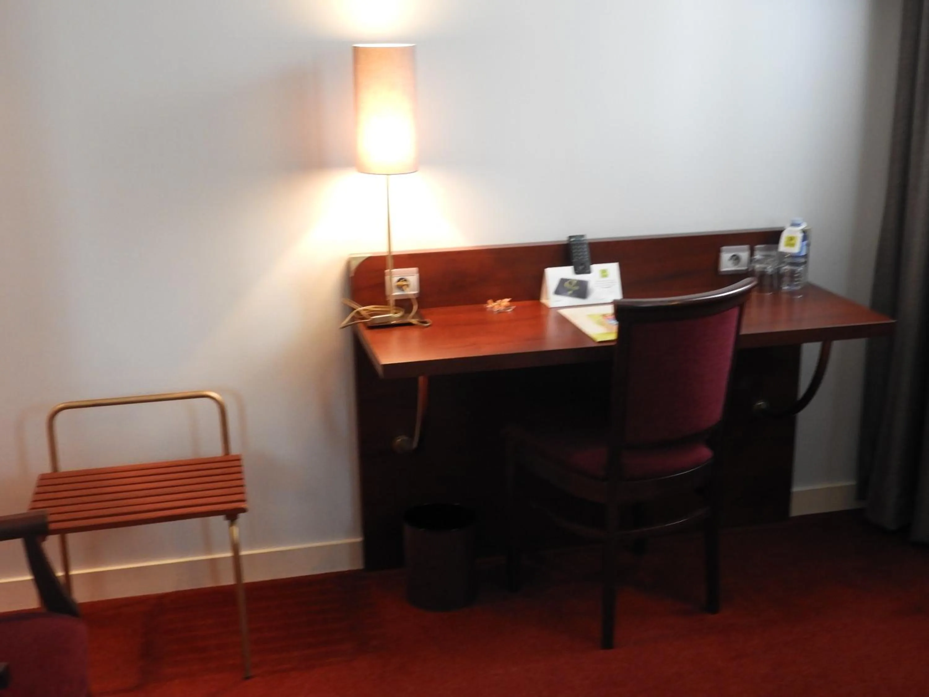 Family Room - Disability Access in Logis Hôtel Le Pélican & son restaurant