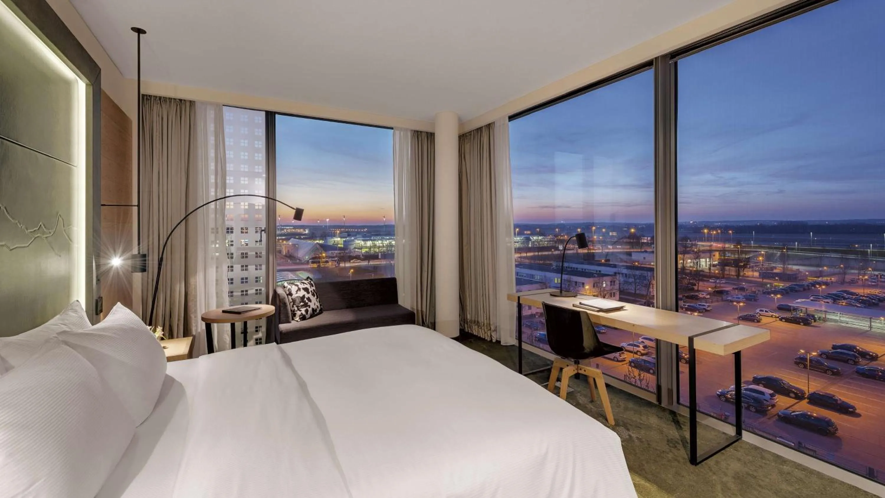 Executive King Room with Runway View in Hilton Munich Airport