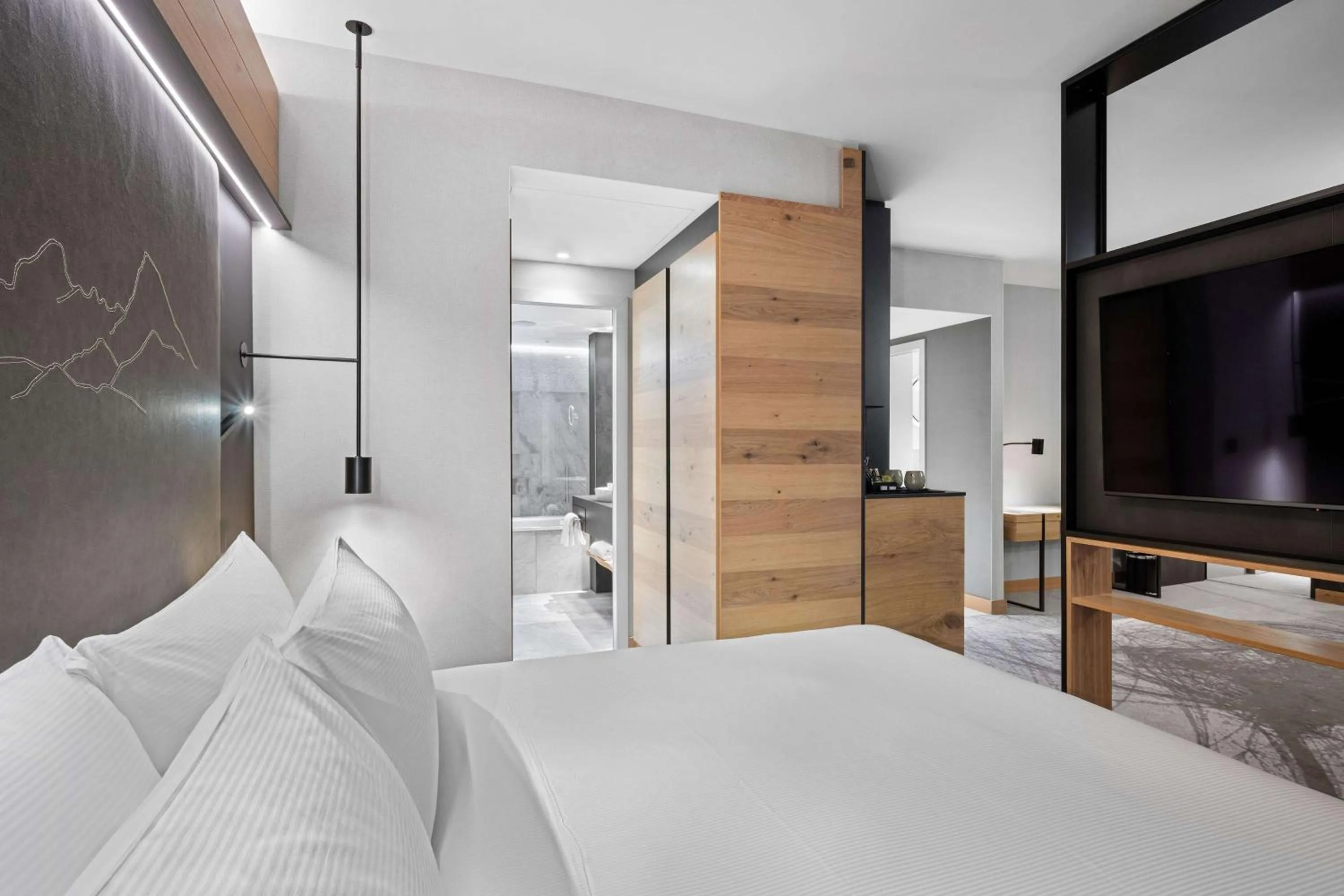 Deluxe One-Bedroom King Suite in Hilton Munich Airport