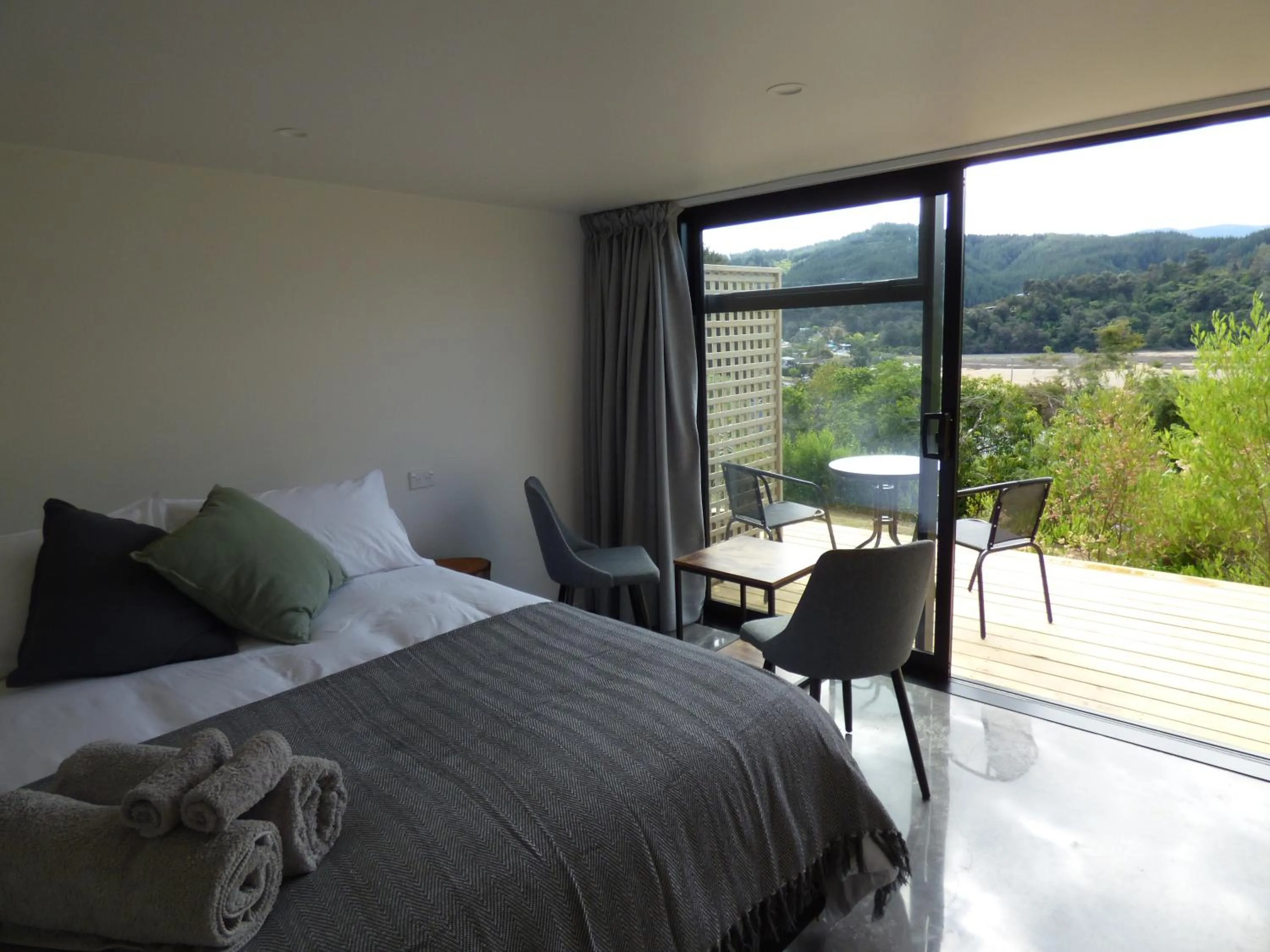 Superior Queen Room in Kaiteriteri Abel Tasman Inlet Views