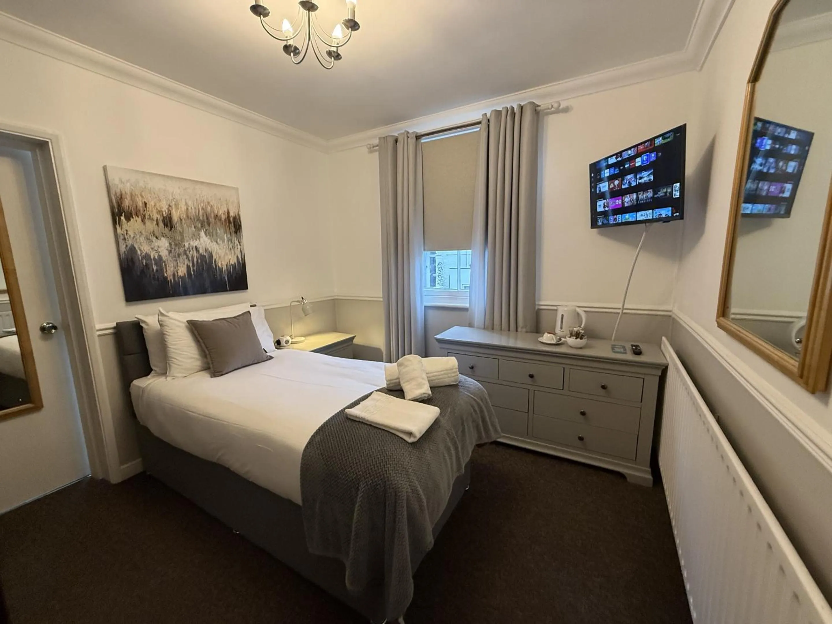 Small Single Room - single occupancy in Central Hotel