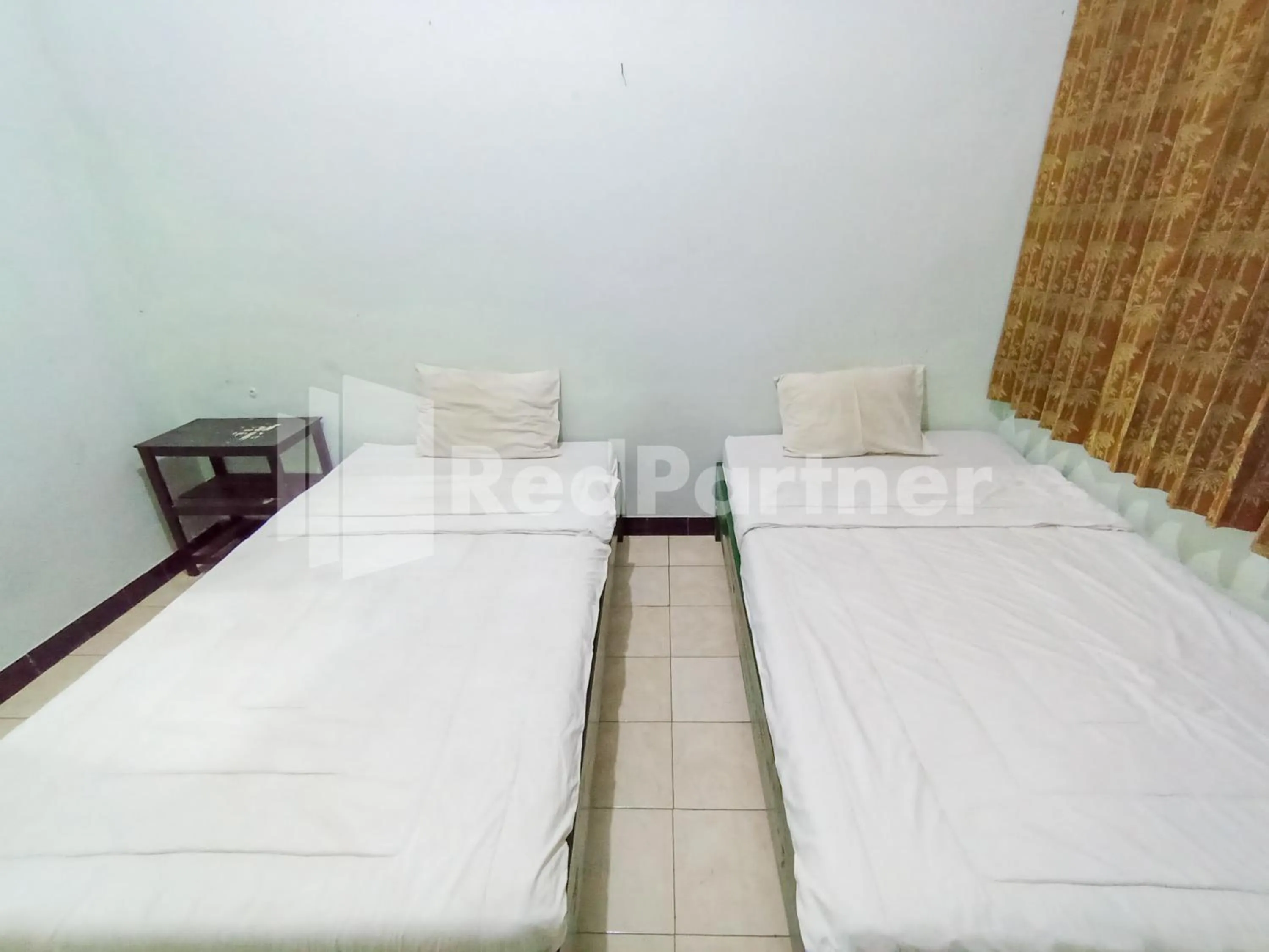 Standard Twin Room in Orange inn RedPartner Madiun