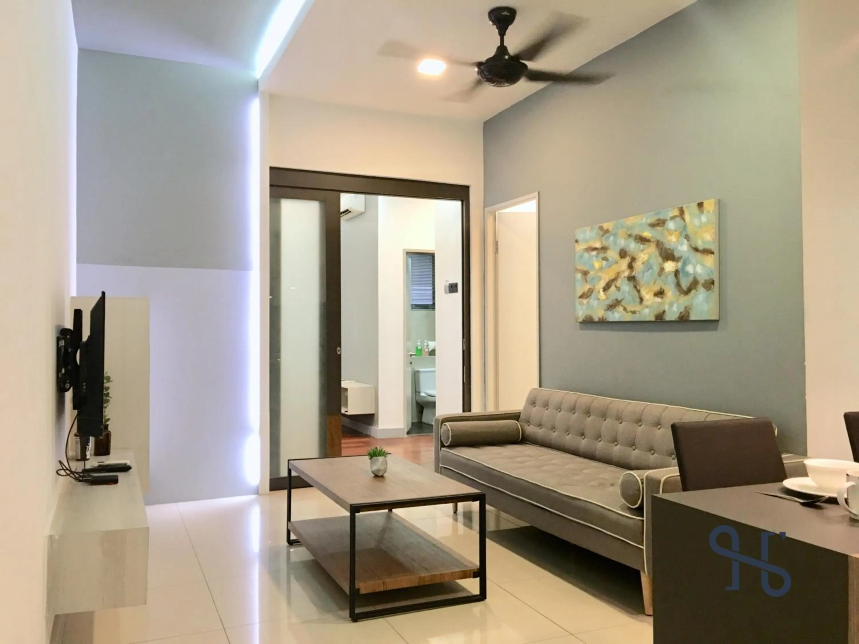 Three-Bedroom Apartment in Homesuite' Home at The Loft