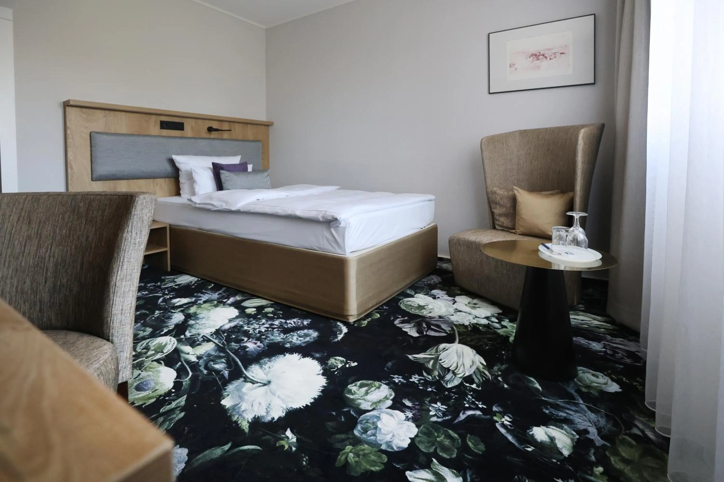 Standard Queen Room in Best Western Hotel Windorf