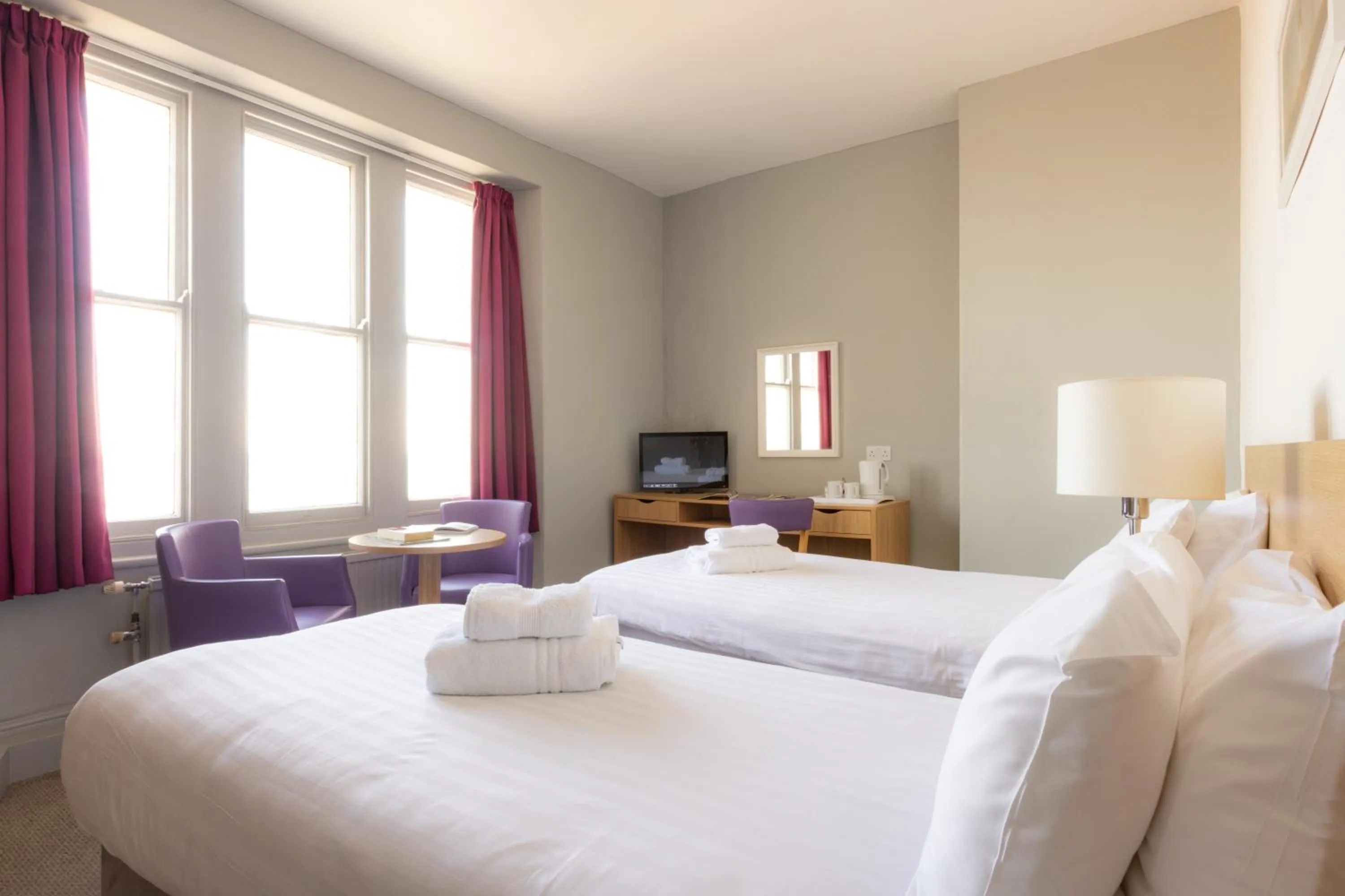 Standard Twin Room with Sea View in The Marine Hotel