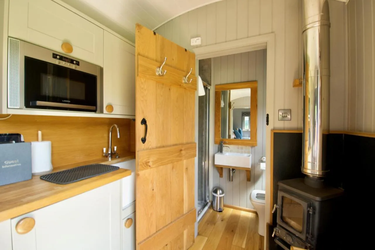 Shepherd Hut in The Plough Inn