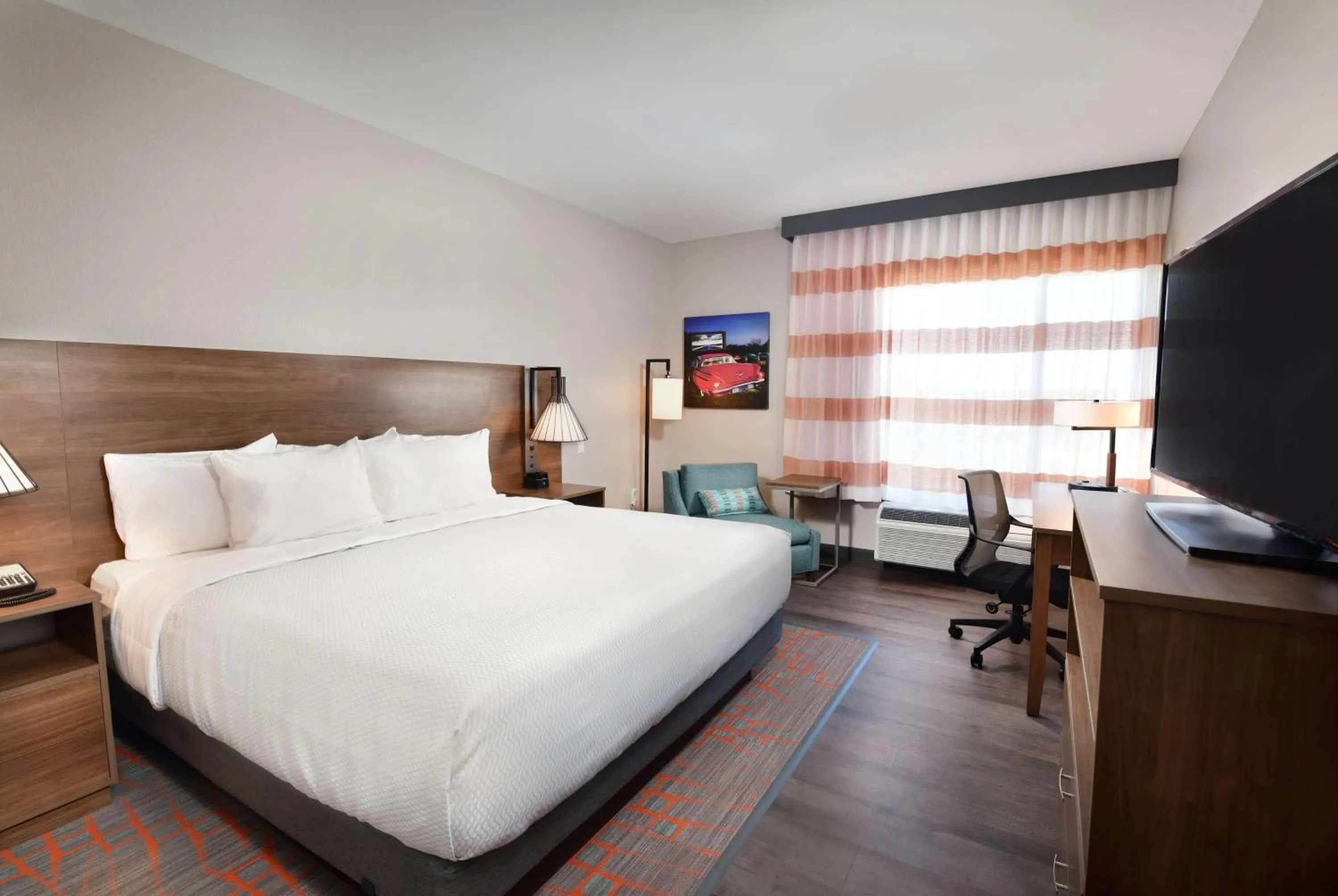 King Room - Non-Smoking in La Quinta Inn & Suites by Wyndham Wisconsin Dells- Lake Delton