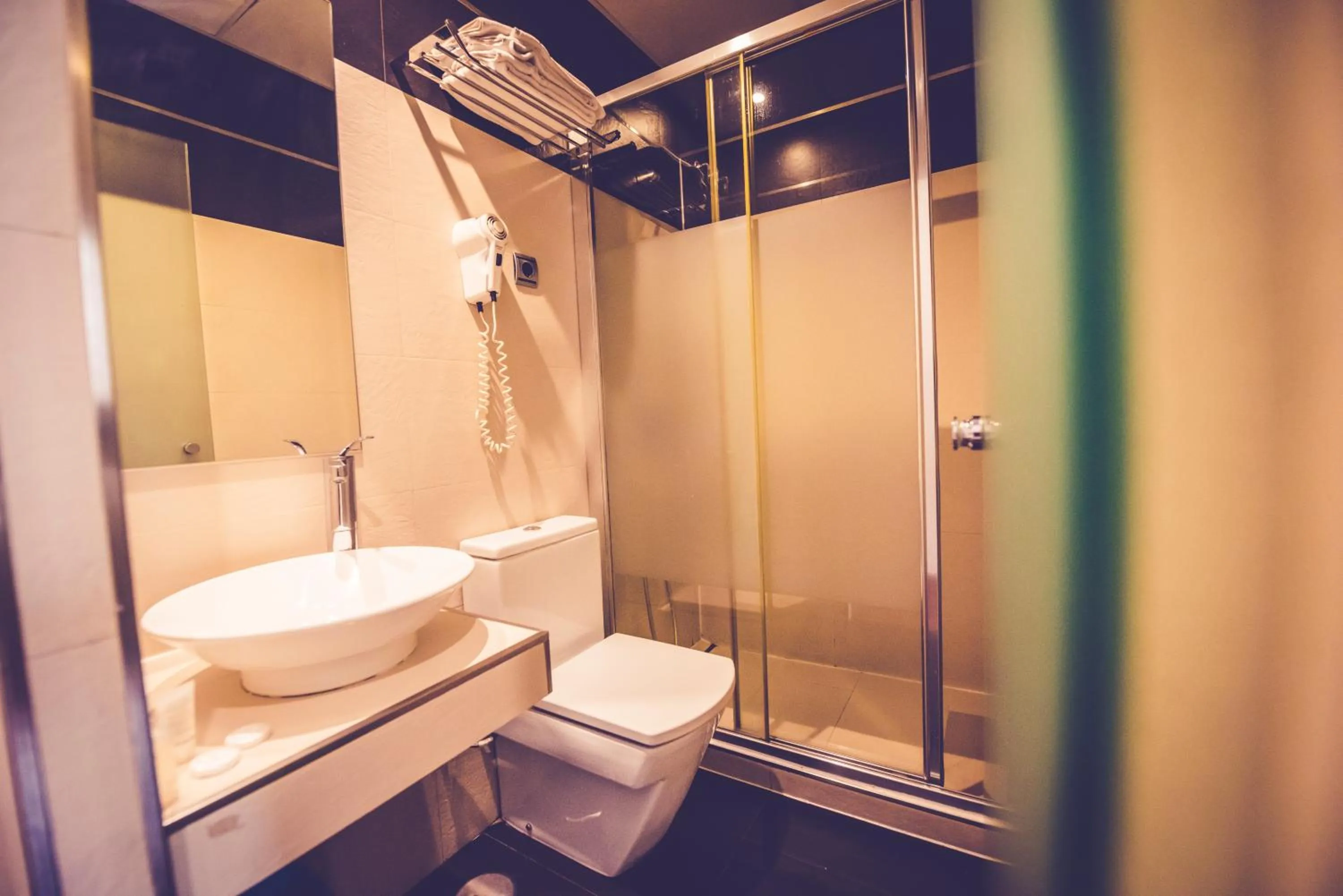 Economy Quadruple Room in Hostal Sol Los Angeles