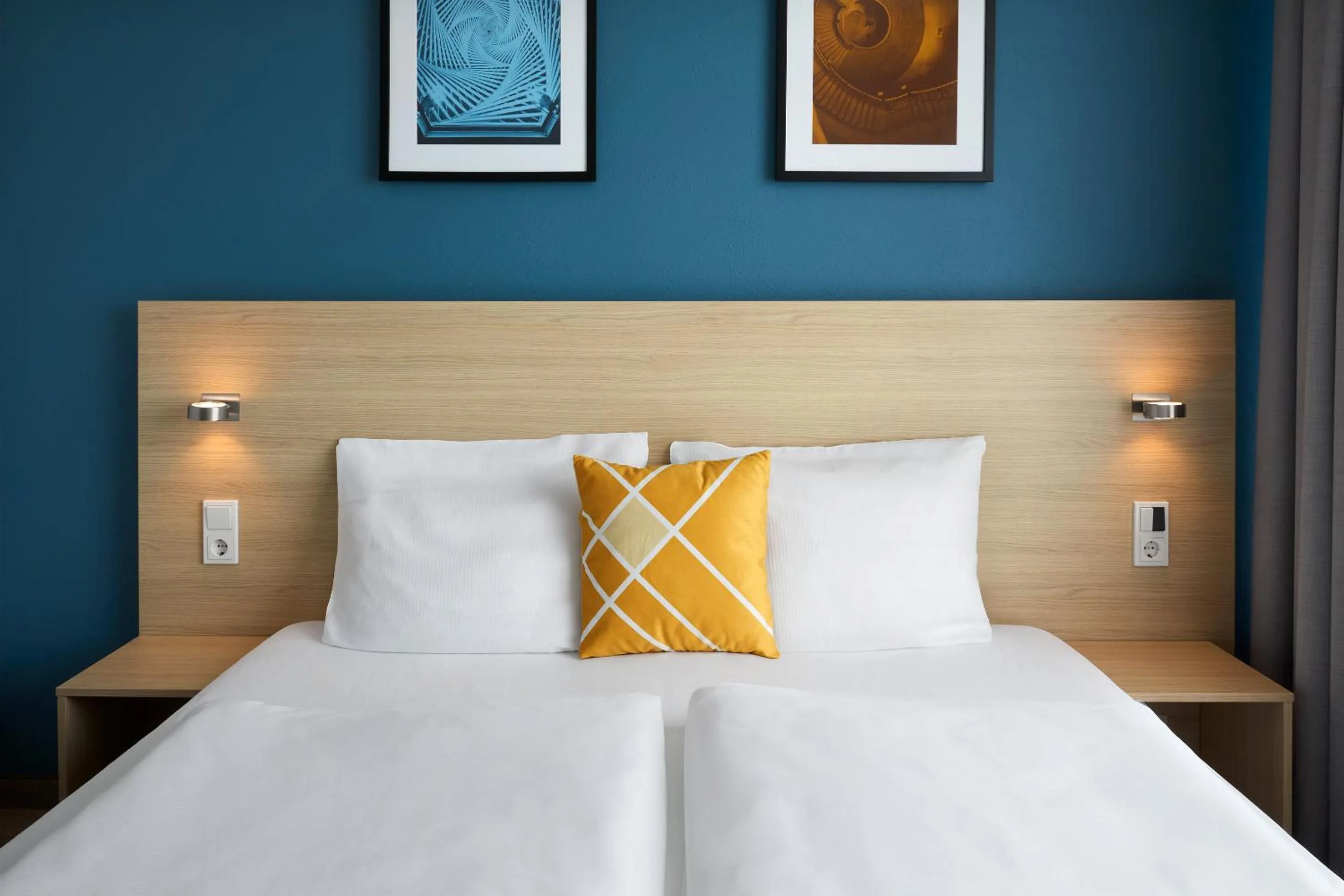 Quiet Standard King Room with Courtyard View in Four Points Flex by Sheraton Göttingen