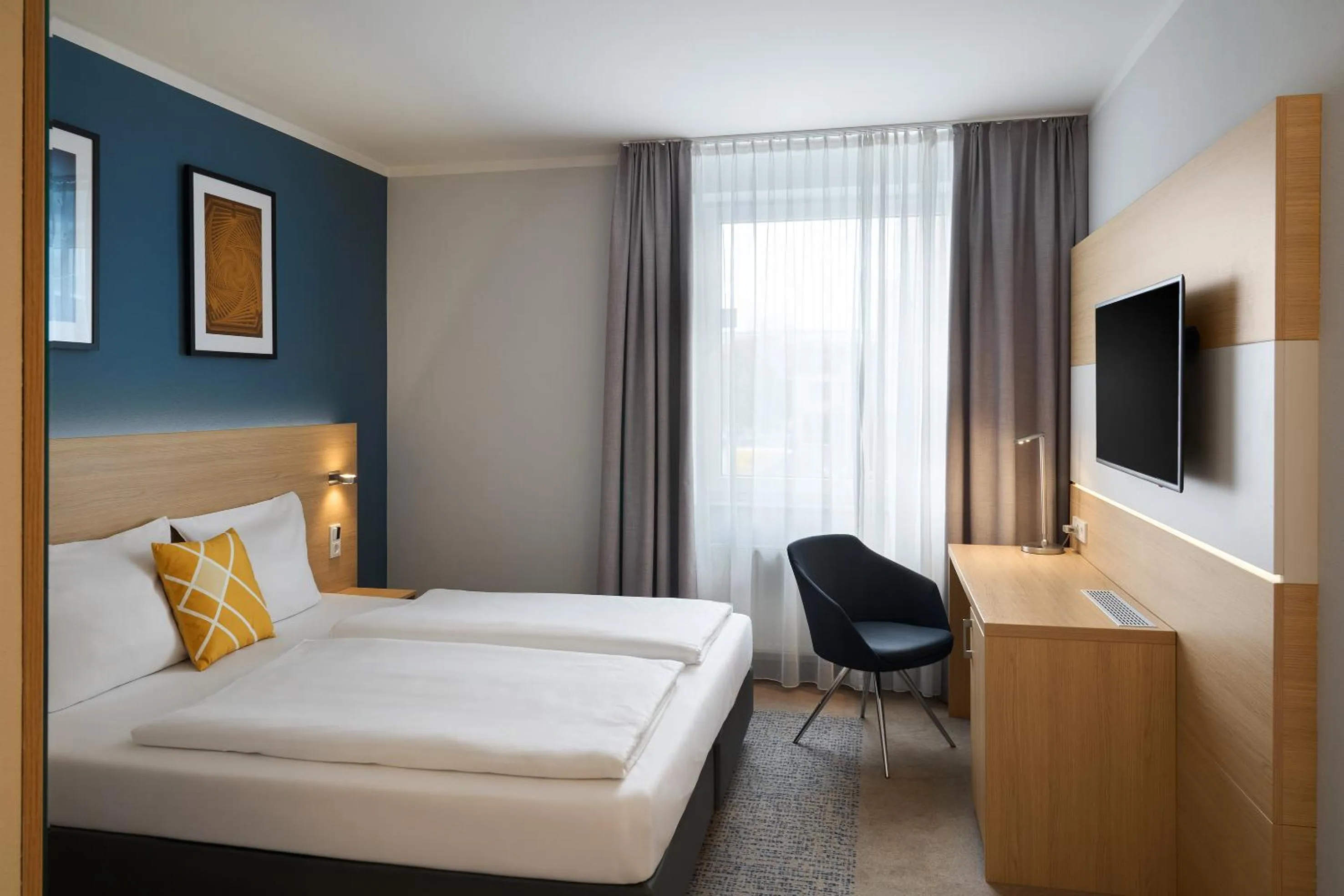 Standard King Room with Street View in Four Points Flex by Sheraton Göttingen