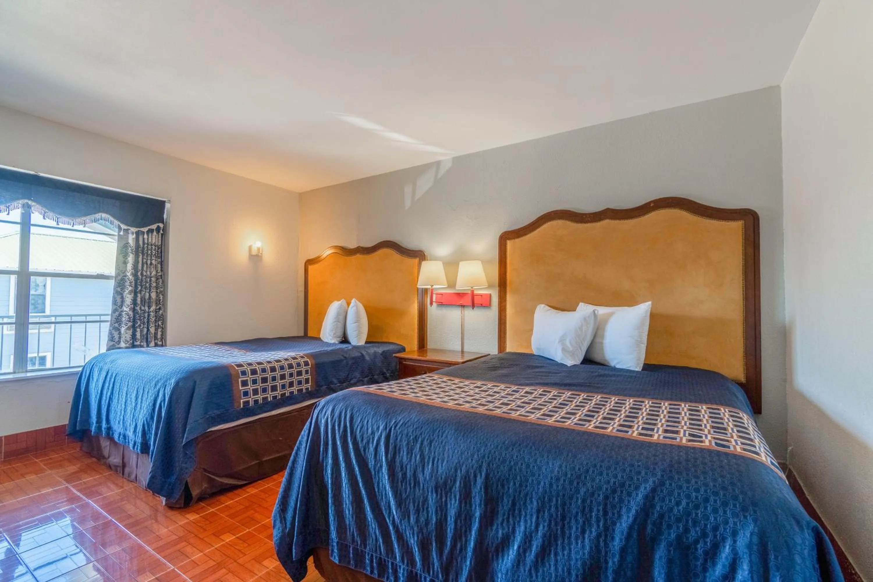 Queen Room with Two Queen Beds in Pelican Inn by Belvilla Aransas Pass, TX